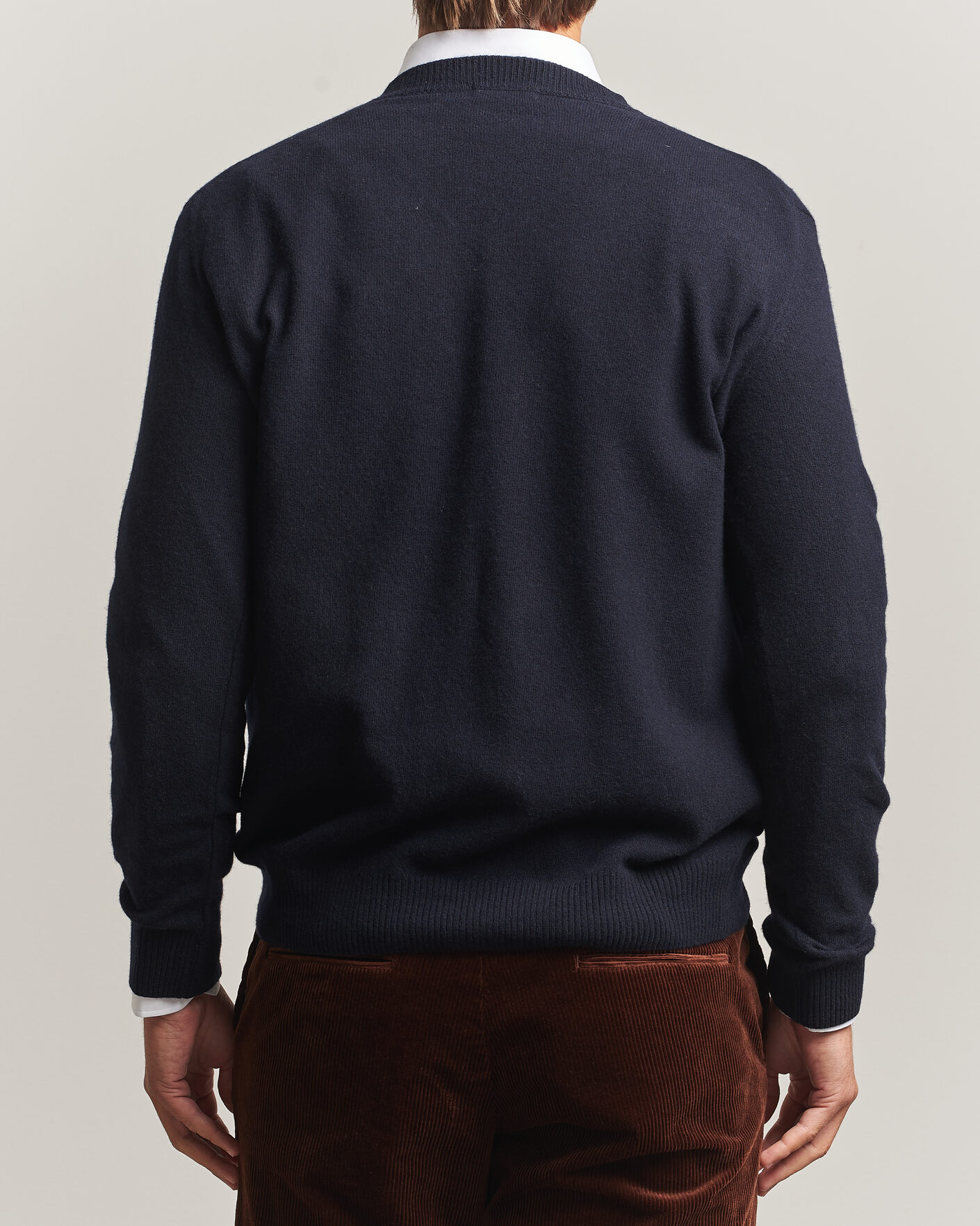 Mies | Puserot | Oscar Jacobson | Gregor Wool/Cashmere V-Neck Navy