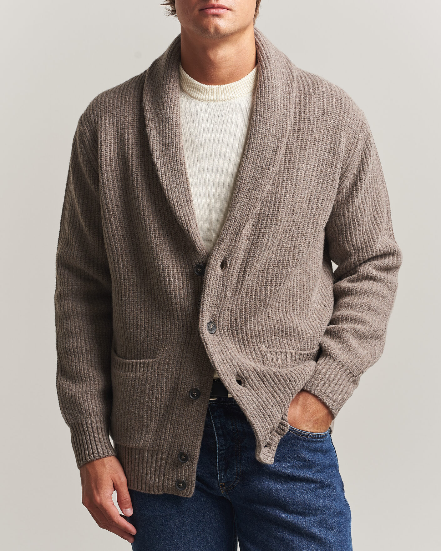 Mies | Puserot | Oscar Jacobson | Roland Wool Cardigan Beige