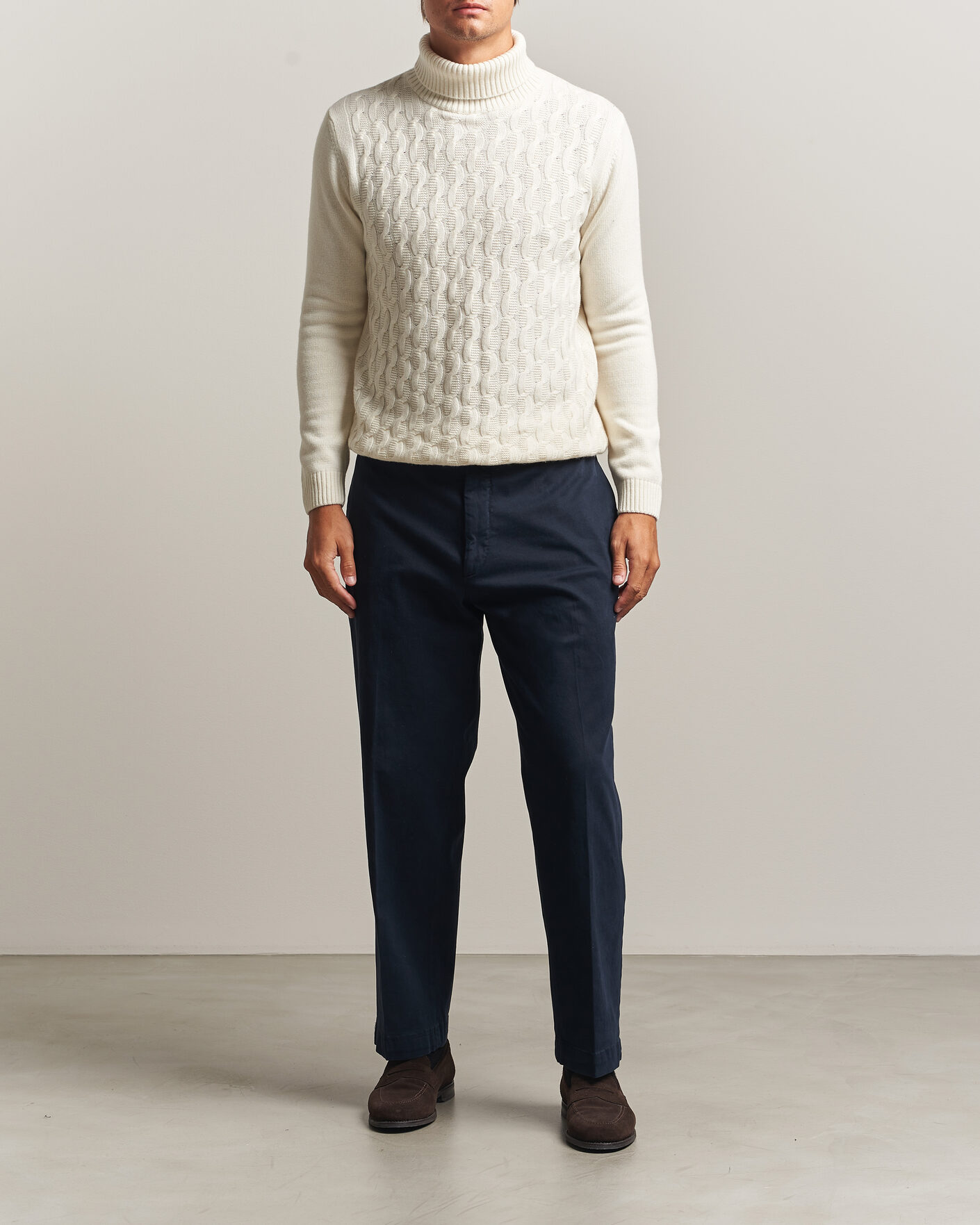 Mies | Puserot | Oscar Jacobson | Seppo Cable Knitted Rollneck White