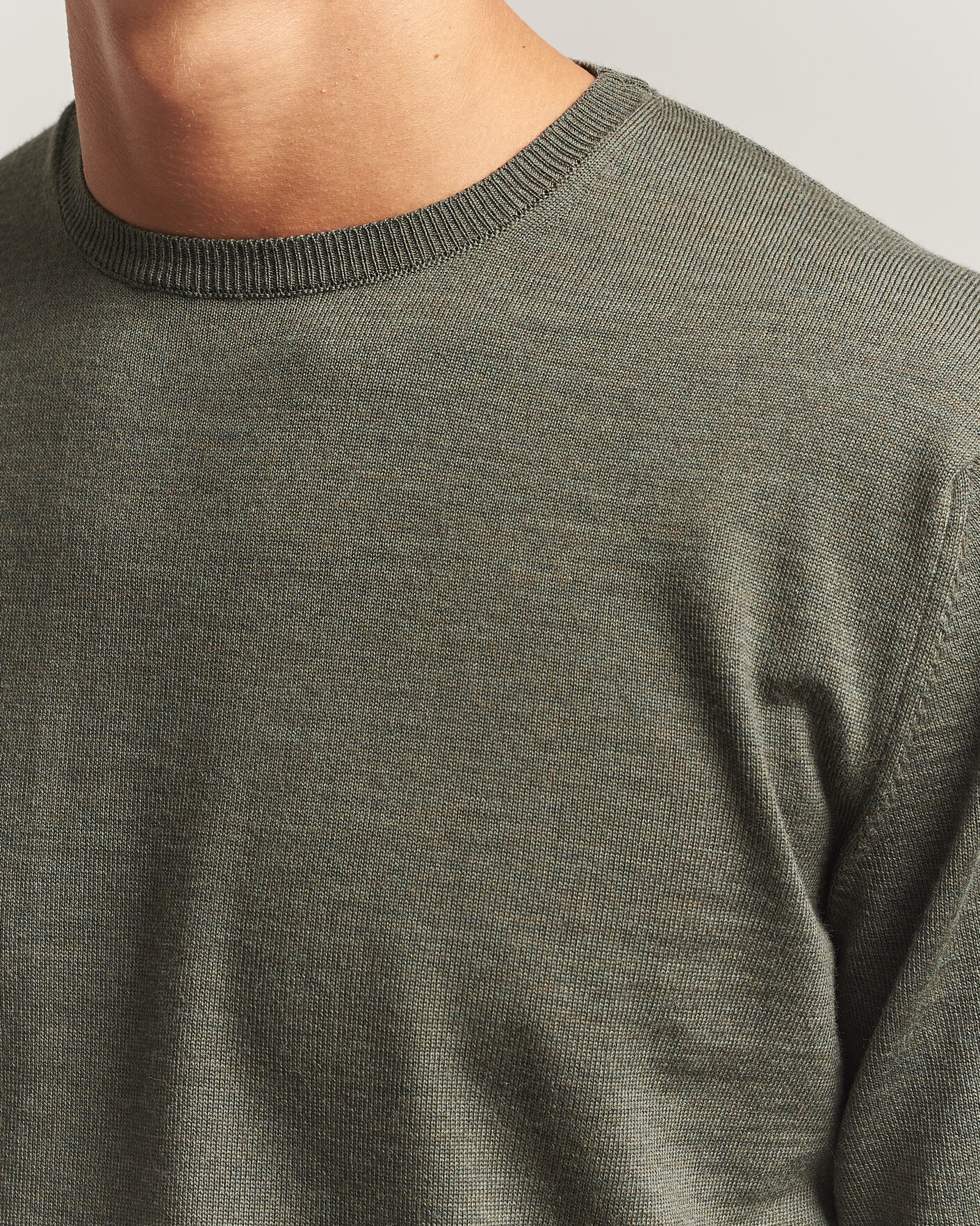 Mies | Puserot | Stenströms | Merino Patch Crew Neck Dark Green