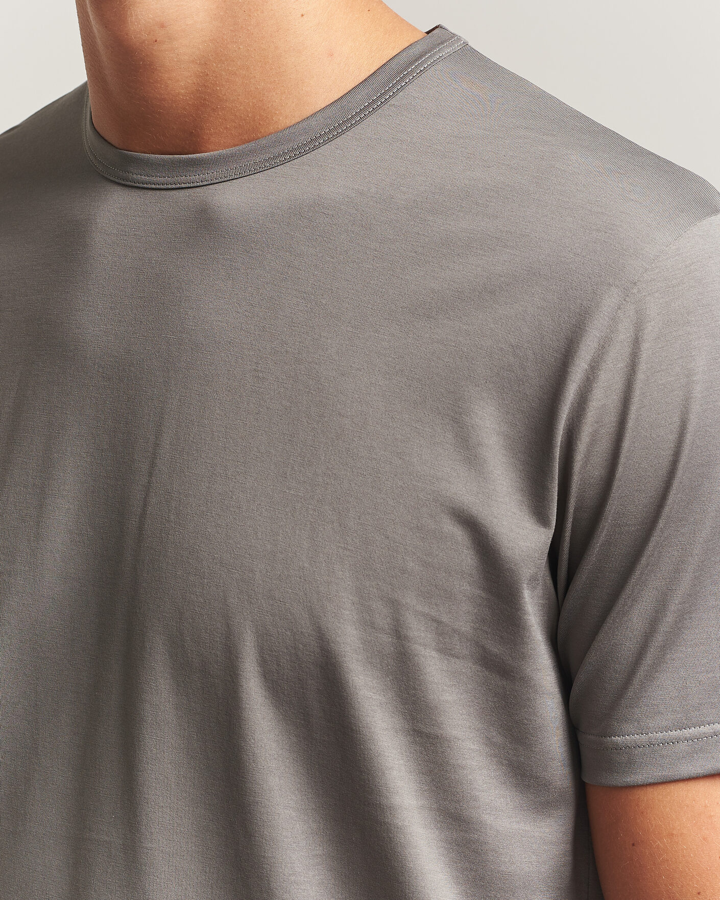 Mies | T-paidat | Sunspel | Crew Neck Q82 Cotton T-Shirt Smoke Grey