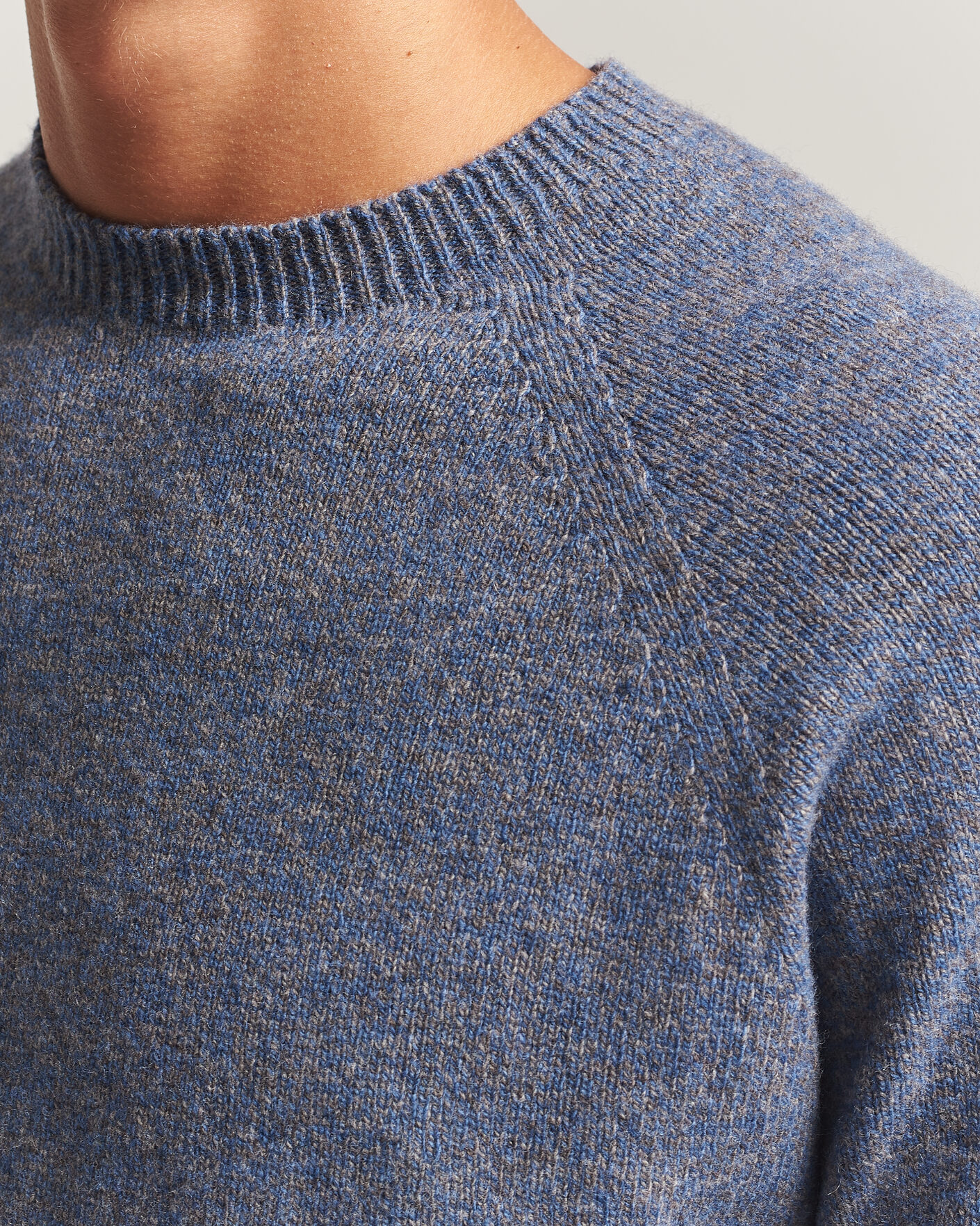 Mies | Puserot | Sunspel | Lambswool Crew Neck Denim Twist