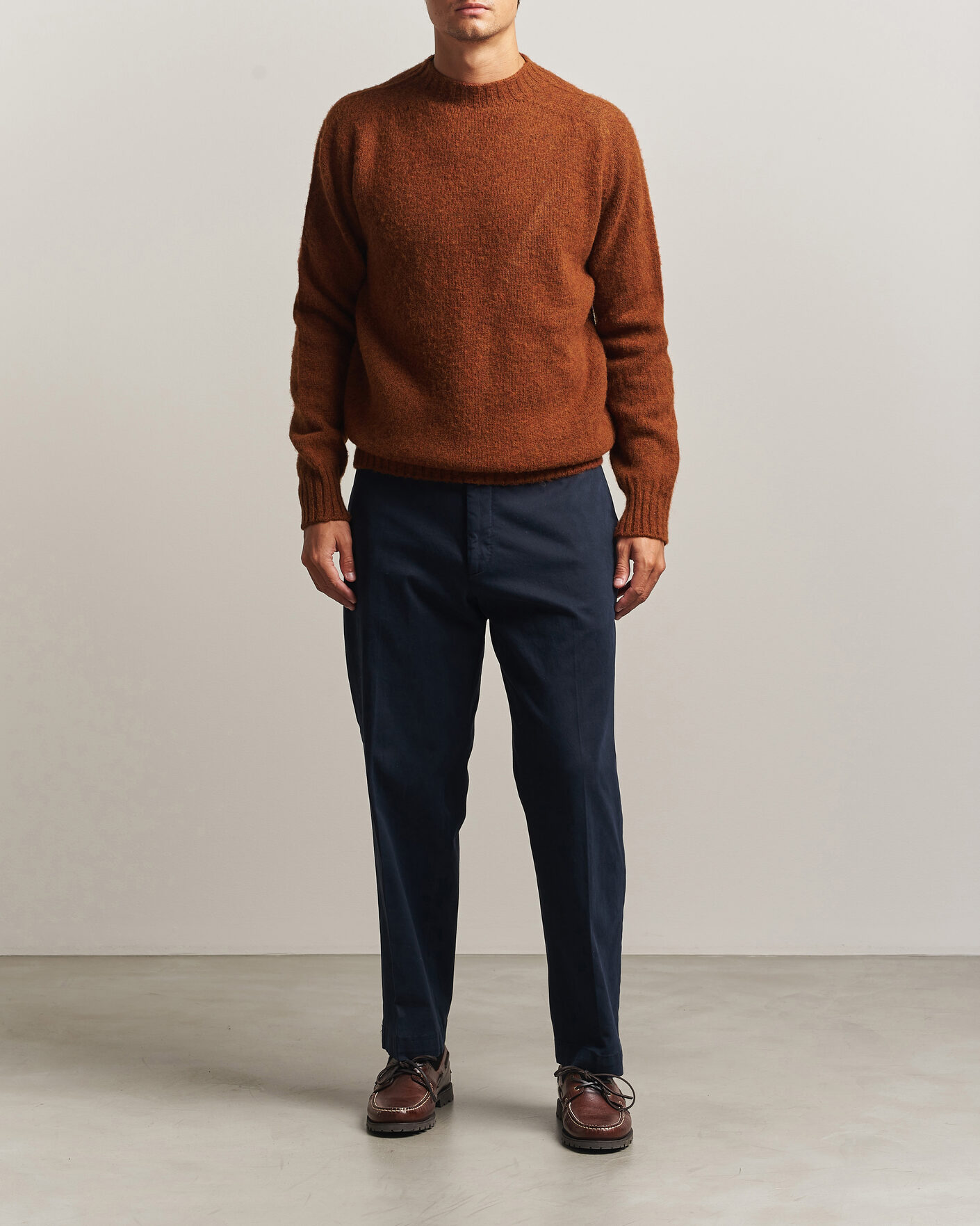 Mies | Puserot | Sunspel | Brushed Shetland Crew Neck Dark Tabacco
