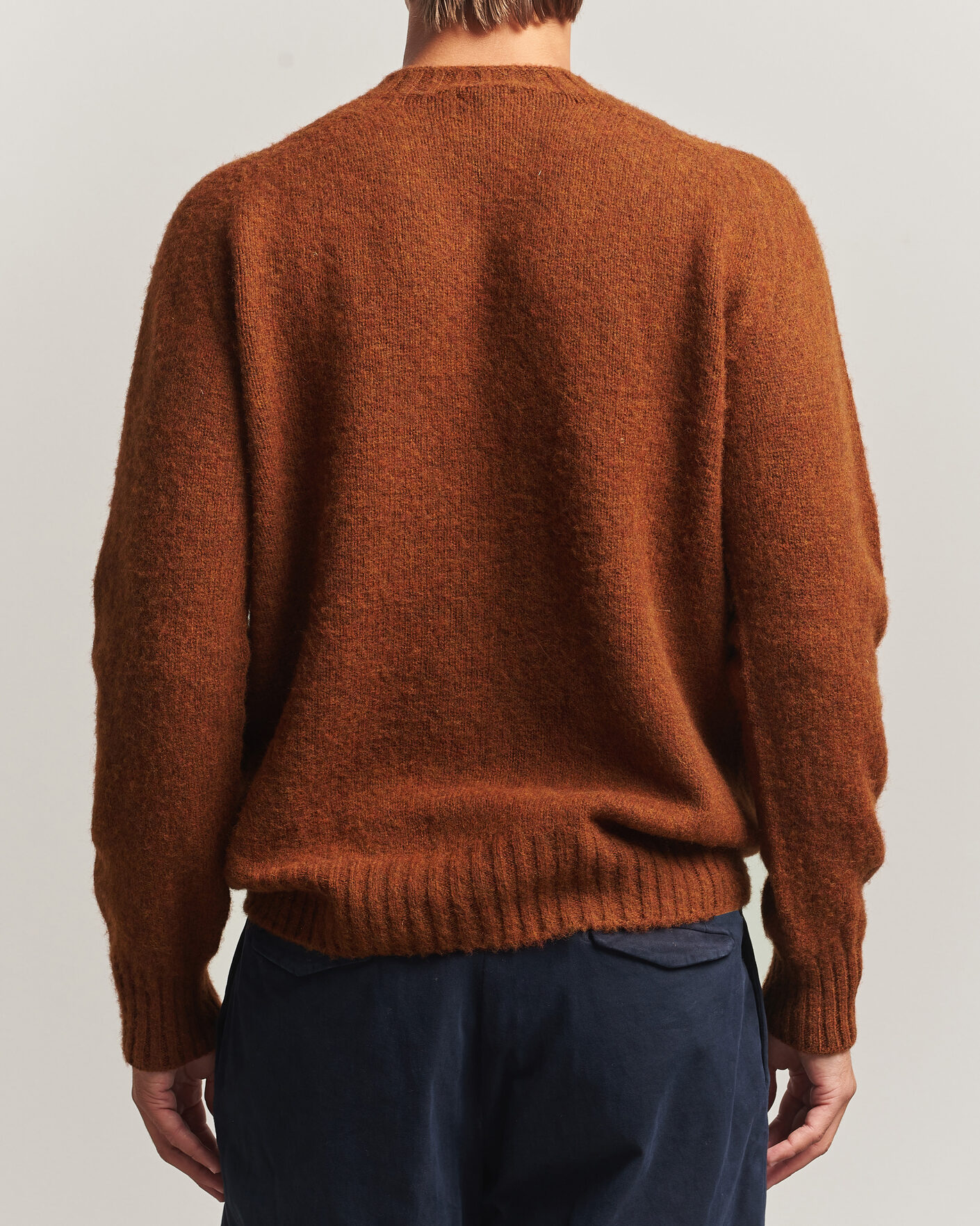 Mies | Puserot | Sunspel | Brushed Shetland Crew Neck Dark Tabacco