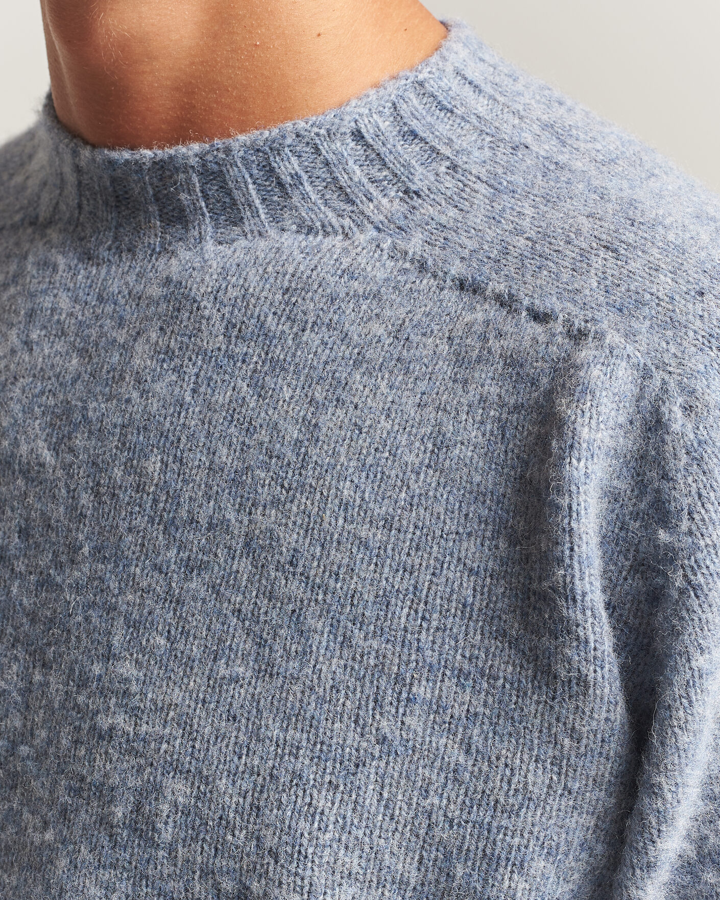 Mies | Puserot | Sunspel | Brushed Shetland Crew Neck Powder Blue