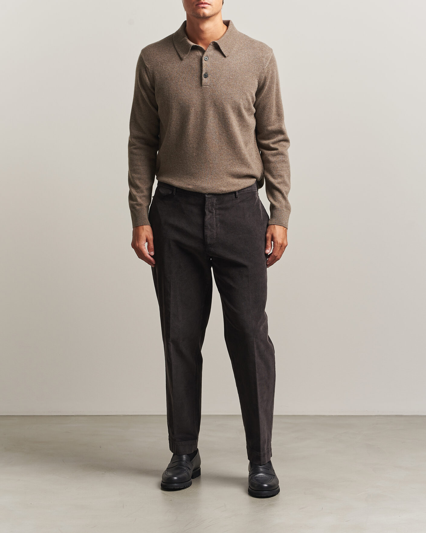 Mies | Puserot | Sunspel | Cashmere Polo Taupe