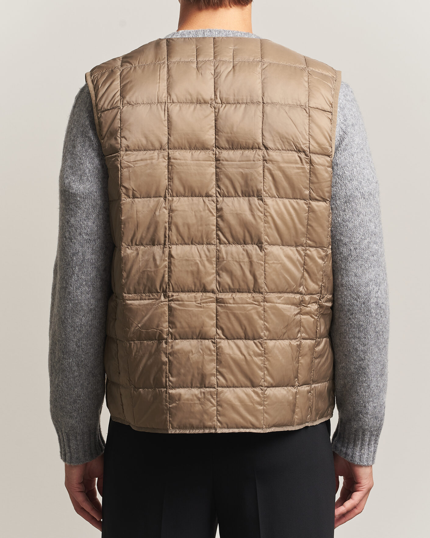 Mies | Ulkoliivit | TAION | V-Neck Lightweight Down Vest Khaki