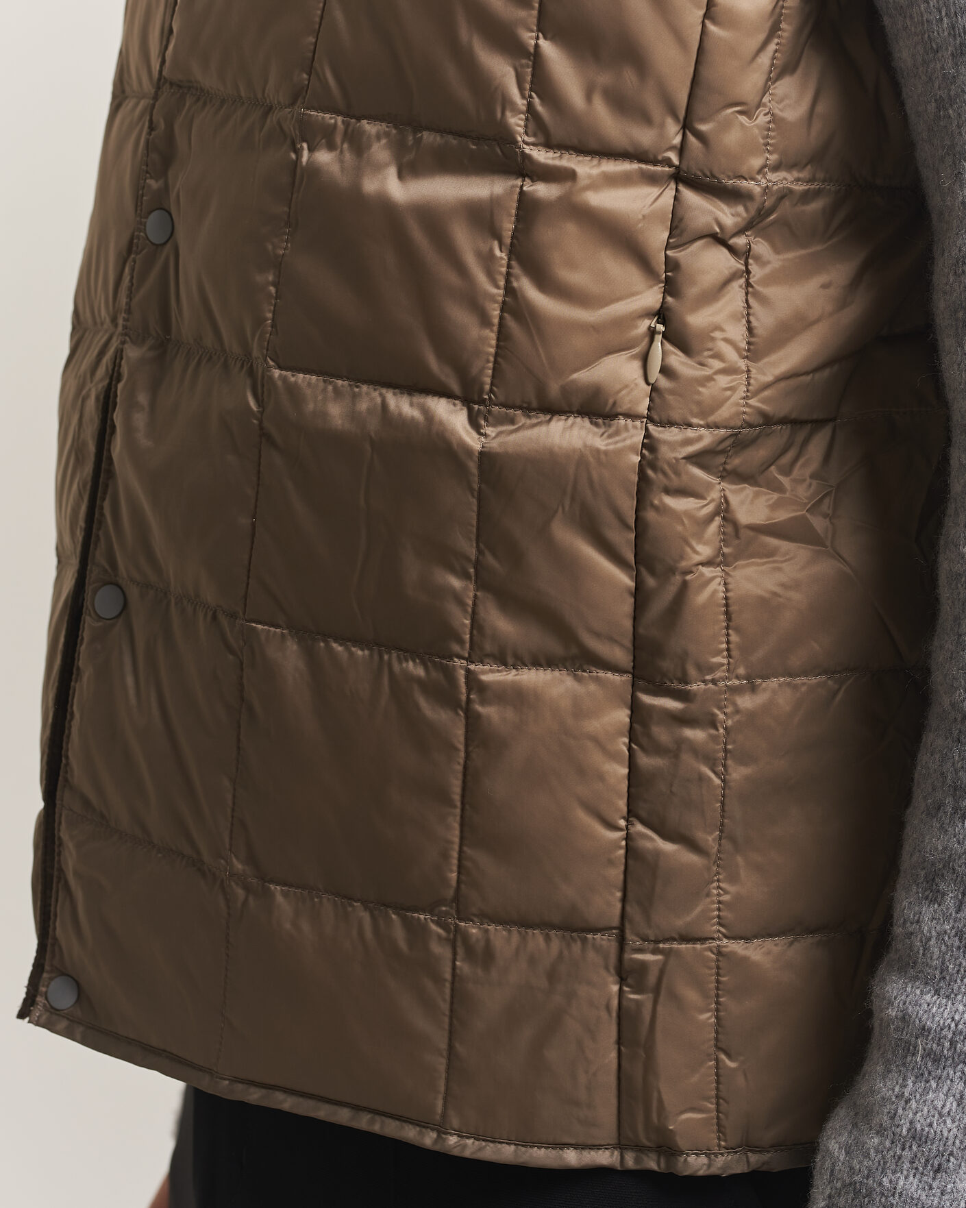 Mies | Ulkoliivit | TAION | V-Neck Lightweight Down Vest Khaki