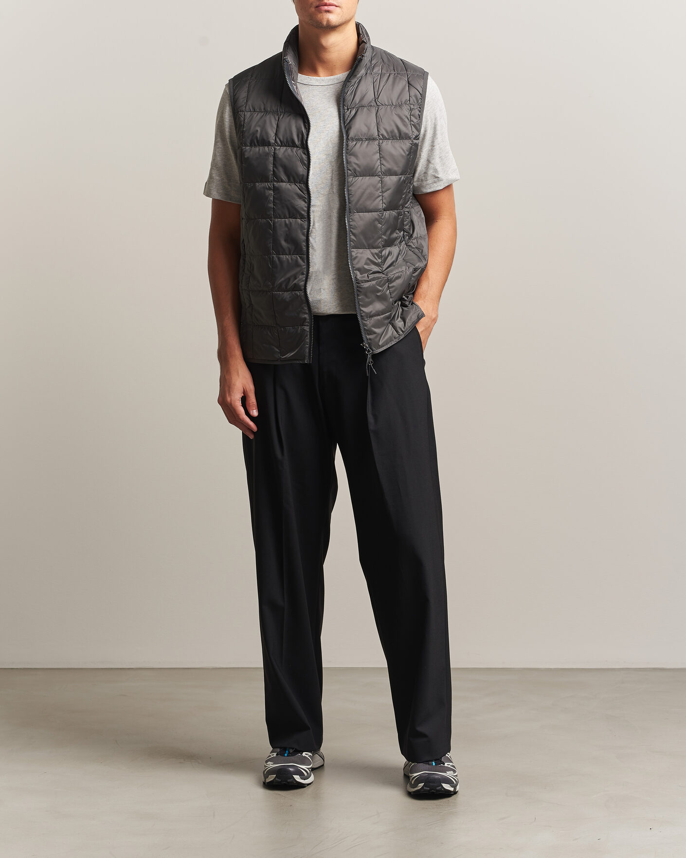 Mies | Ulkoliivit | TAION | High Neck Full Zip Lightweight Down Vest Dark Grey