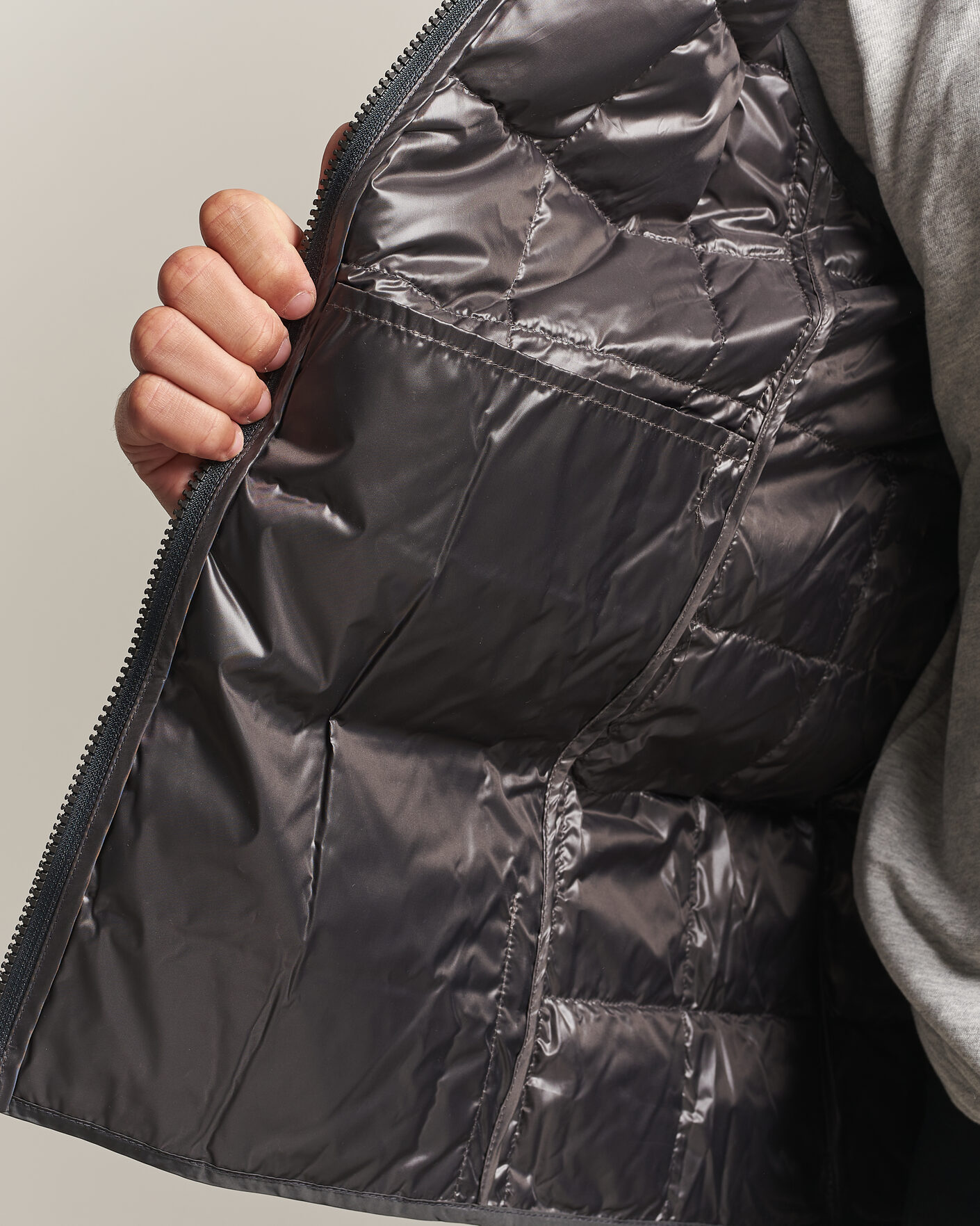 Mies | Ulkoliivit | TAION | High Neck Full Zip Lightweight Down Vest Dark Grey