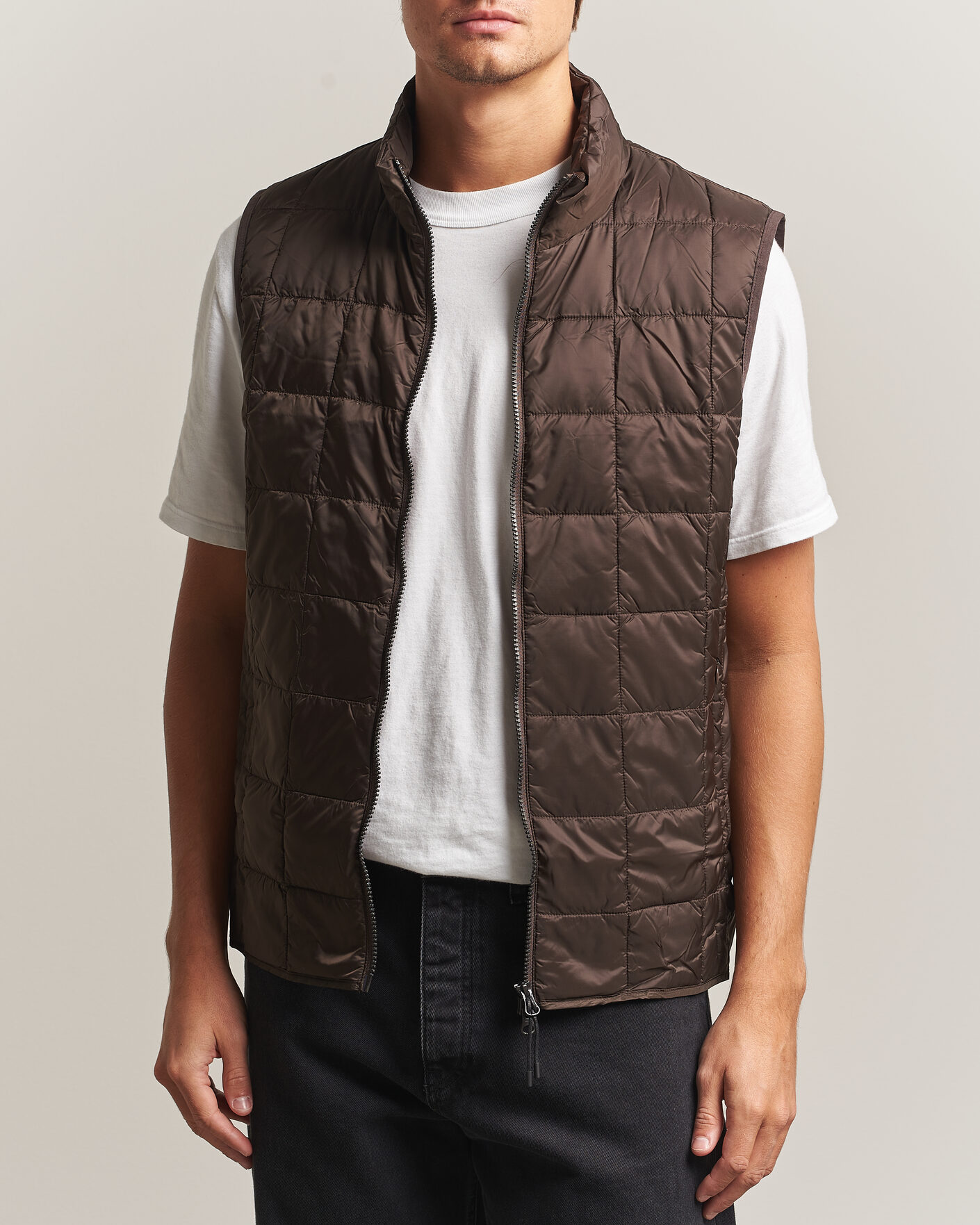 Mies | Ulkoliivit | TAION | High Neck Full Zip Lightweight Down Vest Dark Choco