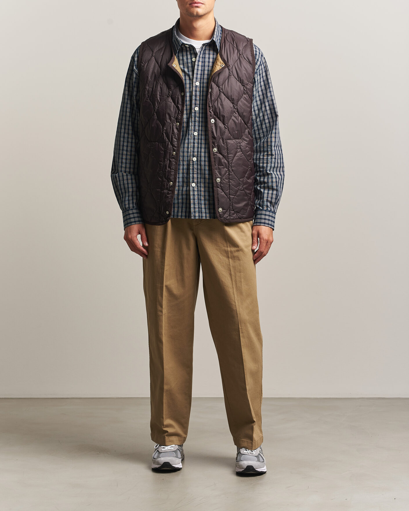Mies | Ulkoliivit | TAION | Military Crew Neck Down Vest Dark Choco