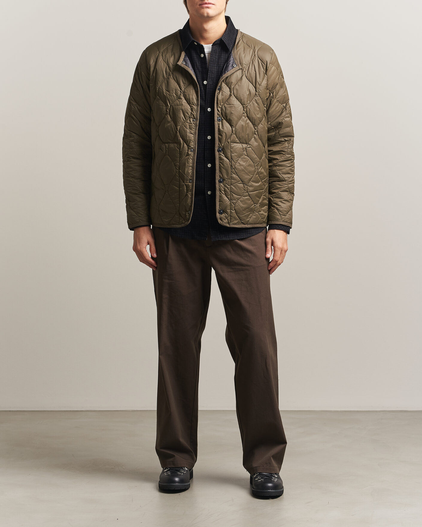 Mies | Takit | TAION | Military Crew Neck Down Jacket Dark Olive