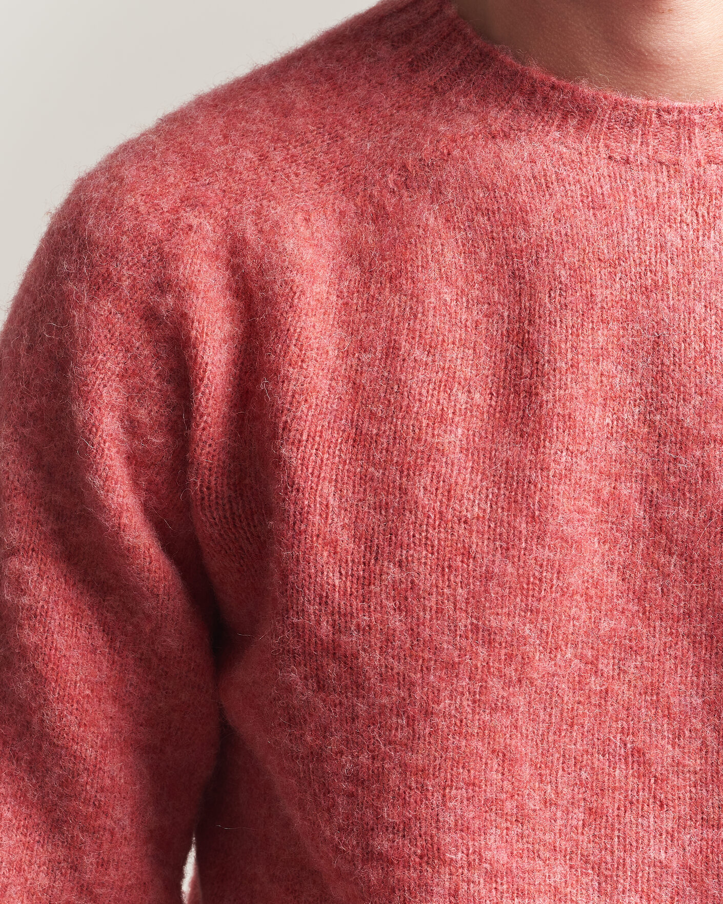 Mies | Puserot | Harley Of Scotland | Brushed Supersoft Lambswool Crewneck Tea Rose