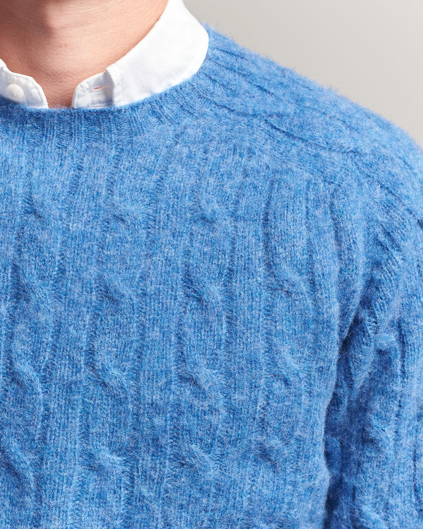 Mies | Puserot | Harley Of Scotland | Brushed Supersoft Lambswool Cable Cobalt