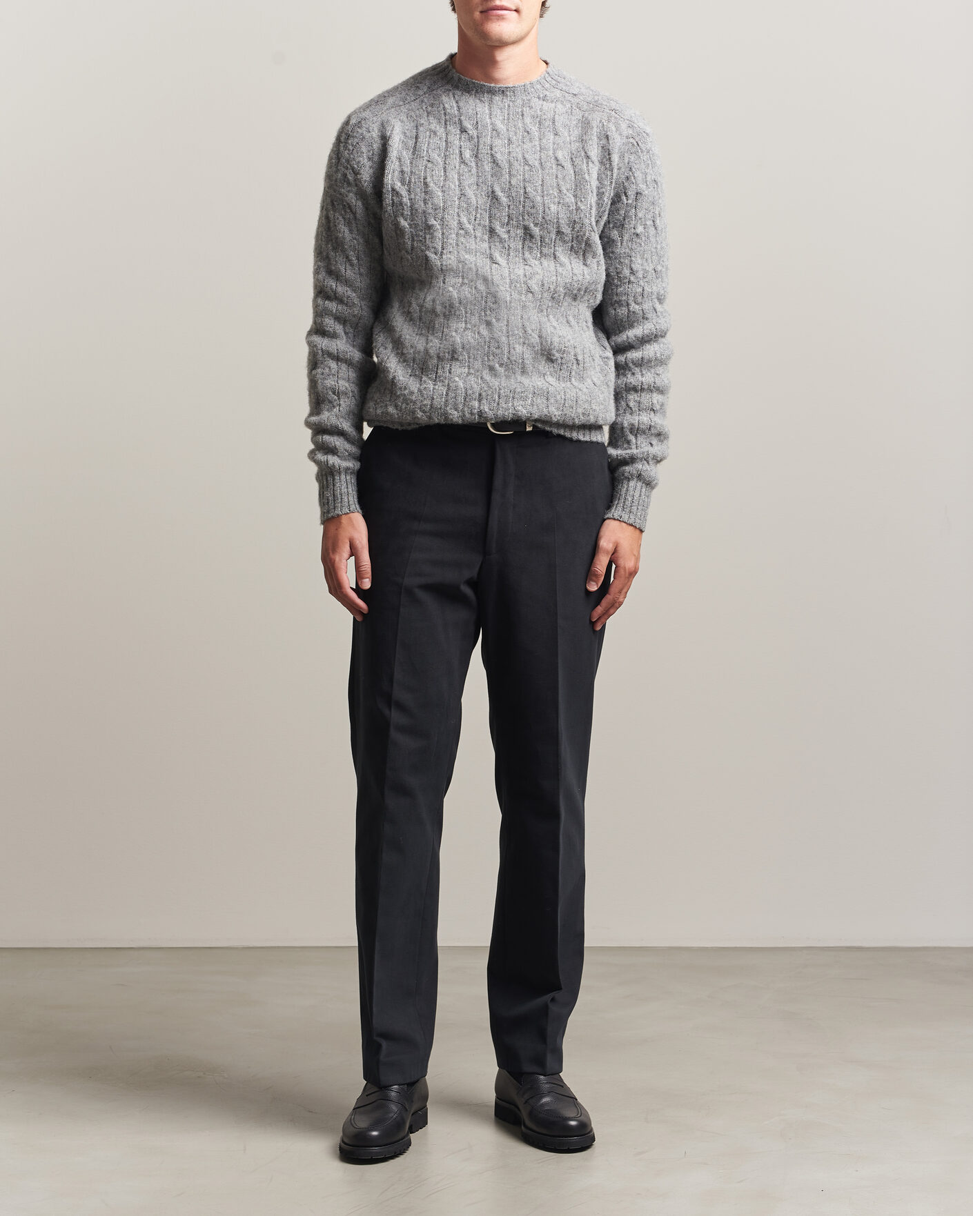 Mies | Puserot | Harley Of Scotland | Brushed Supersoft Lambswool Cable Mid Grey