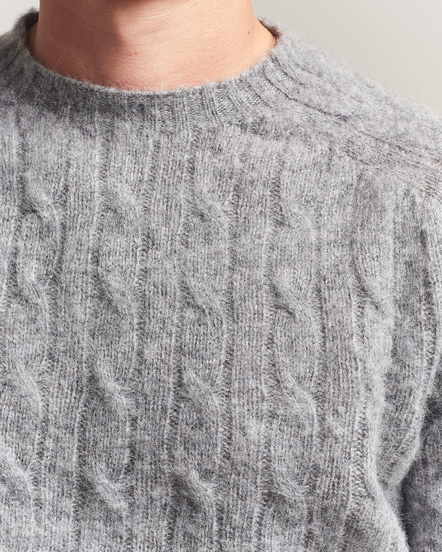 Mies | Puserot | Harley Of Scotland | Brushed Supersoft Lambswool Cable Mid Grey