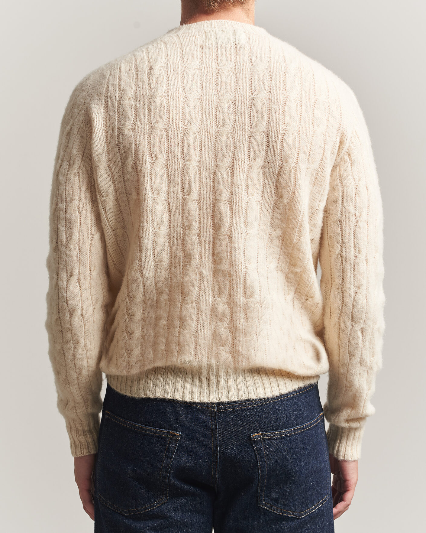 Mies | Puserot | Harley Of Scotland | Brushed Supersoft Lambswool Cable Vanilla