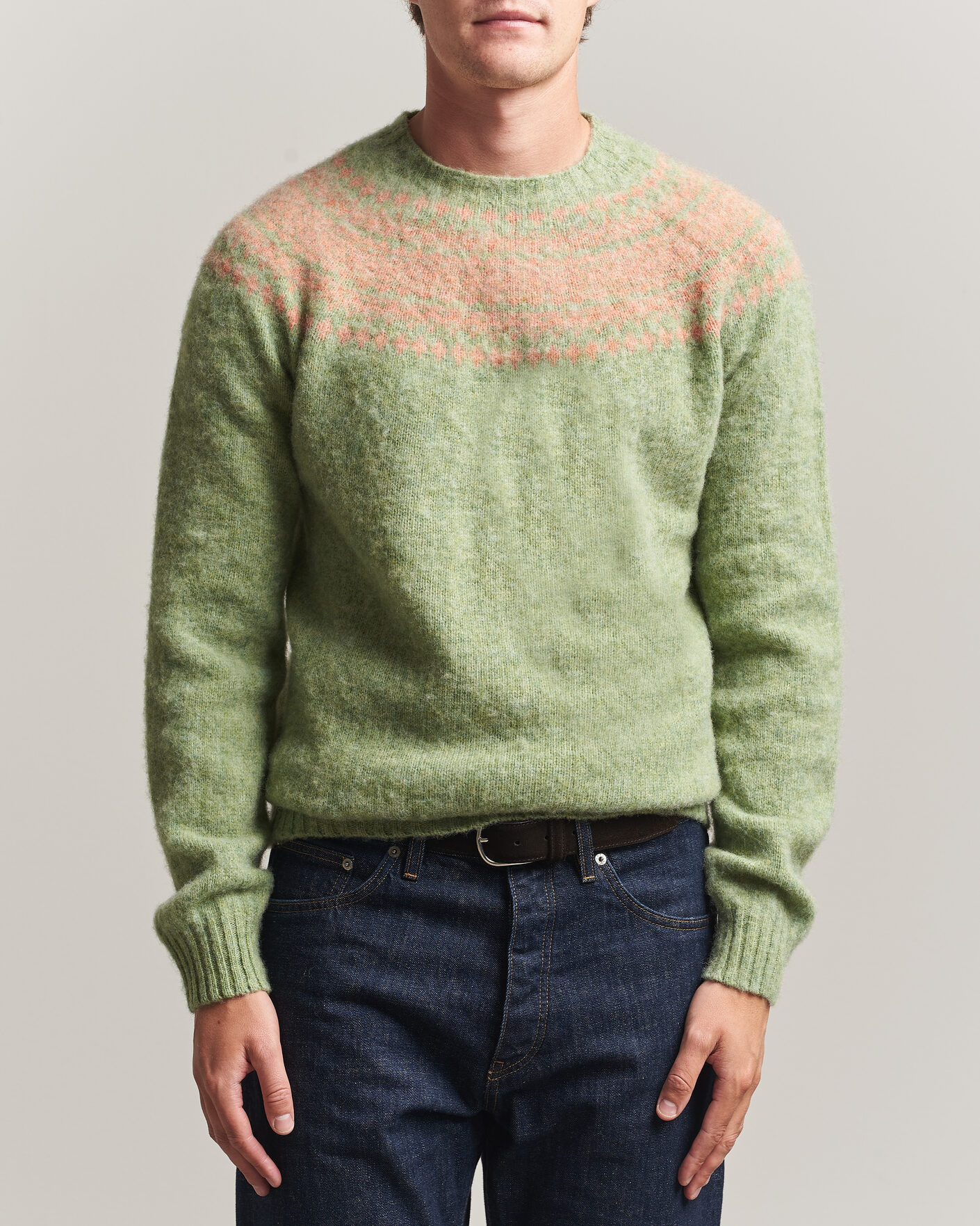 Mies | Puserot | Harley Of Scotland | Brushed Supersoft Lambswool Yolk Fairisle Sage/Parfait
