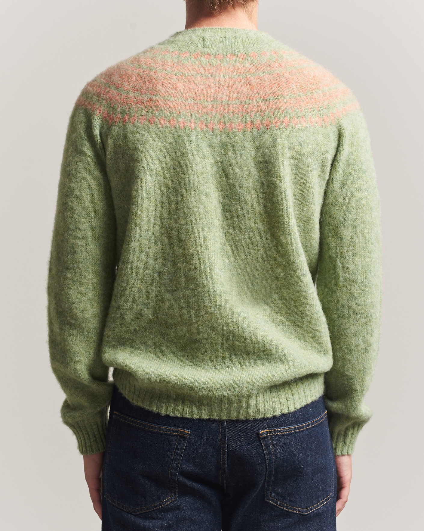 Mies | Puserot | Harley Of Scotland | Brushed Supersoft Lambswool Yolk Fairisle Sage/Parfait