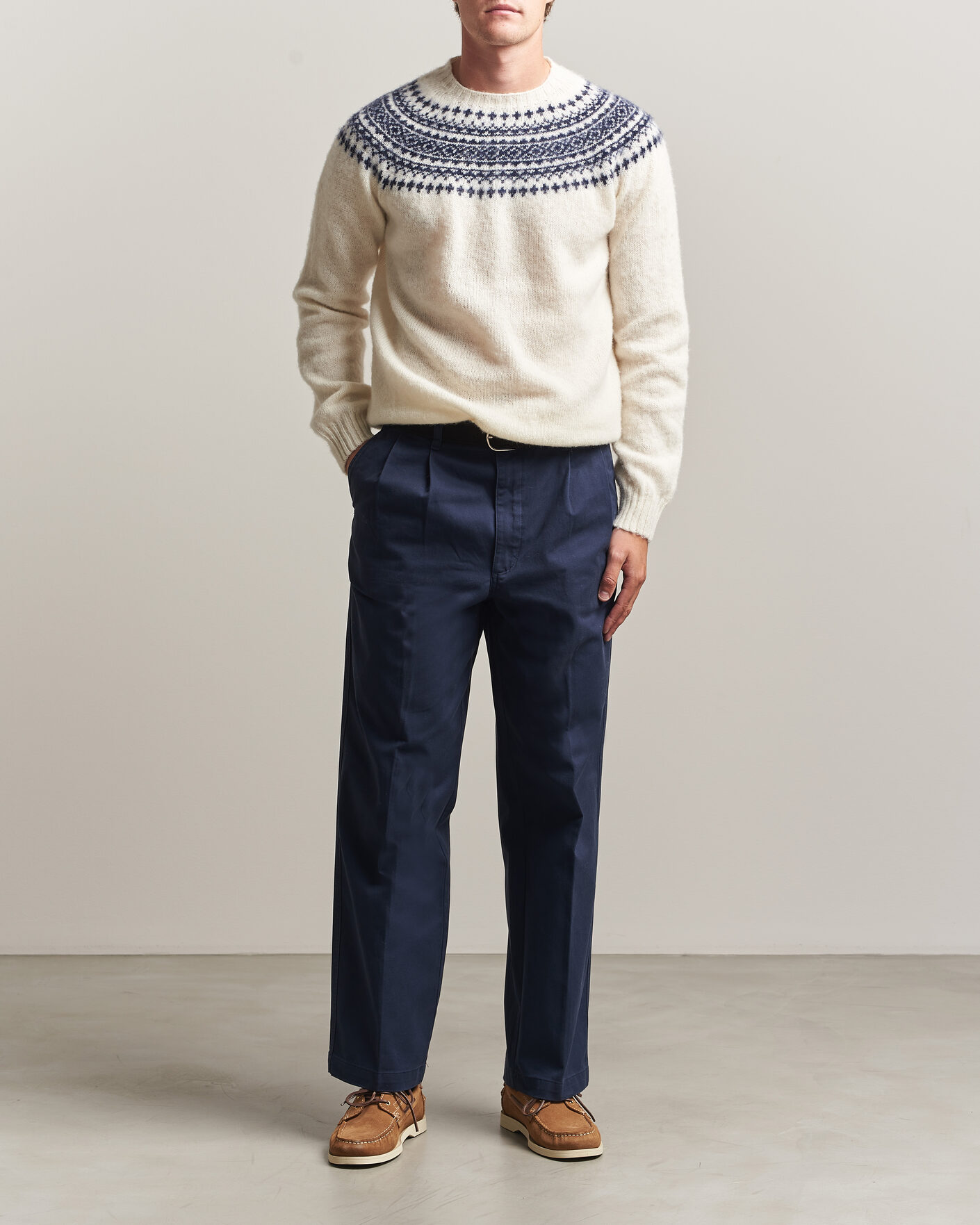 Mies | Puserot | Harley Of Scotland | Brushed Supersoft Lambswool Yolk Fairisle Snow White/Navy