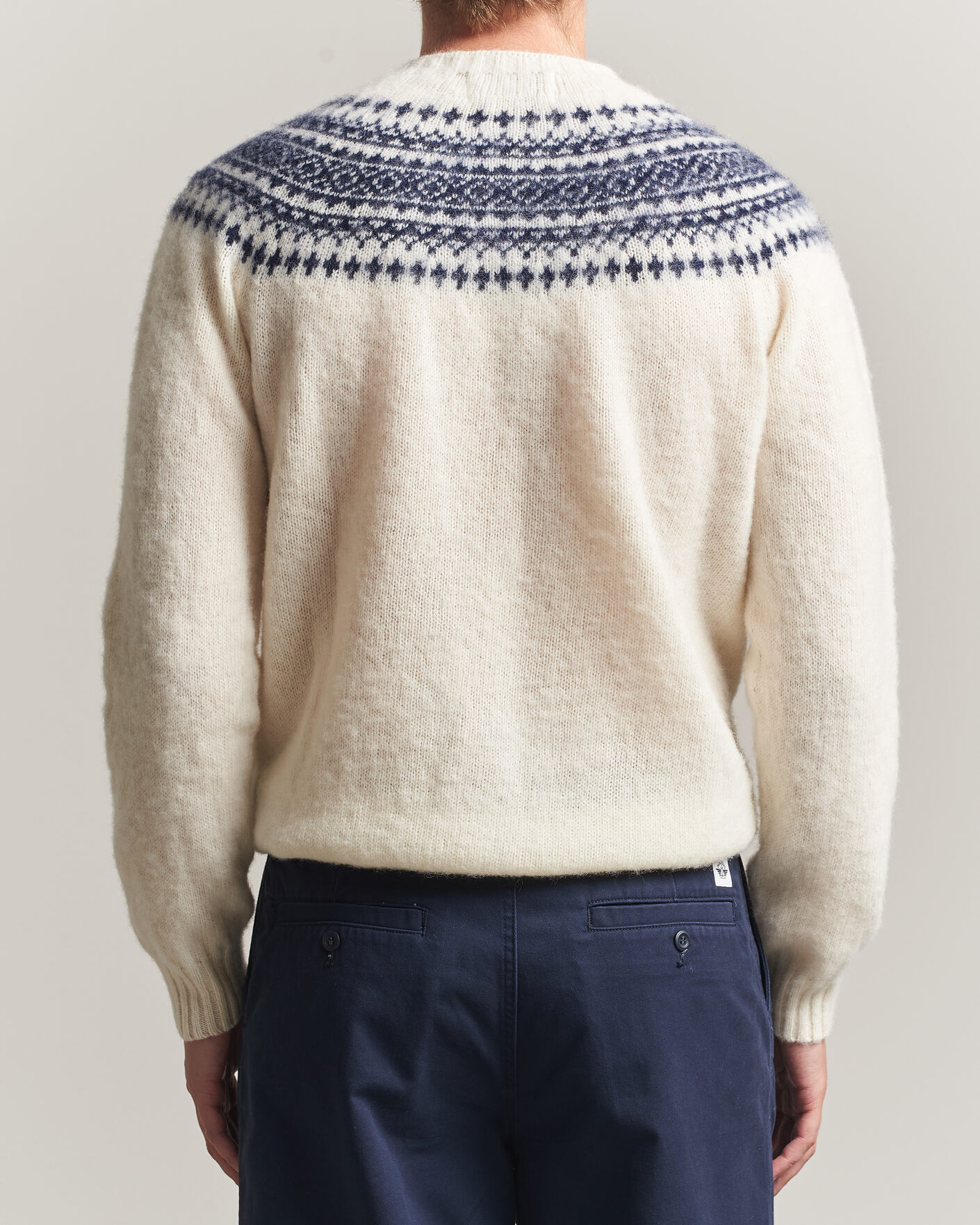Mies | Puserot | Harley Of Scotland | Brushed Supersoft Lambswool Yolk Fairisle Snow White/Navy