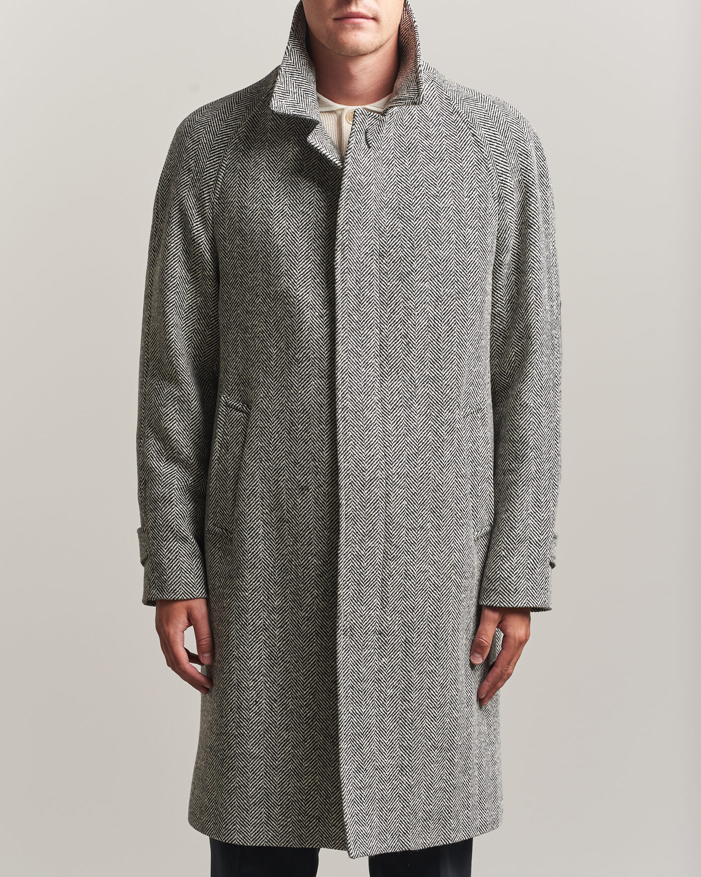 Mies | Takit | Lardini | Wool Herringbone Raglan Coat Dark Grey