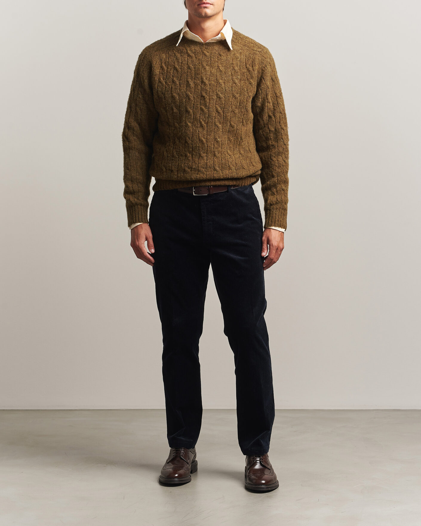 Mies | Puserot | Drake's | Brushed Shetland Cable Crew Moorland Olive