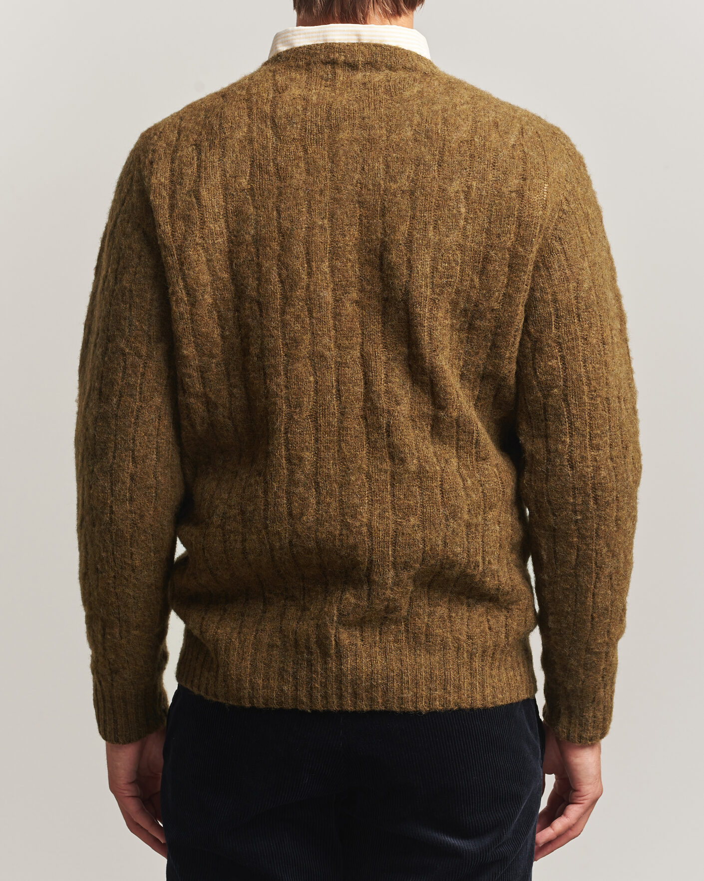 Mies | Puserot | Drake's | Brushed Shetland Cable Crew Moorland Olive