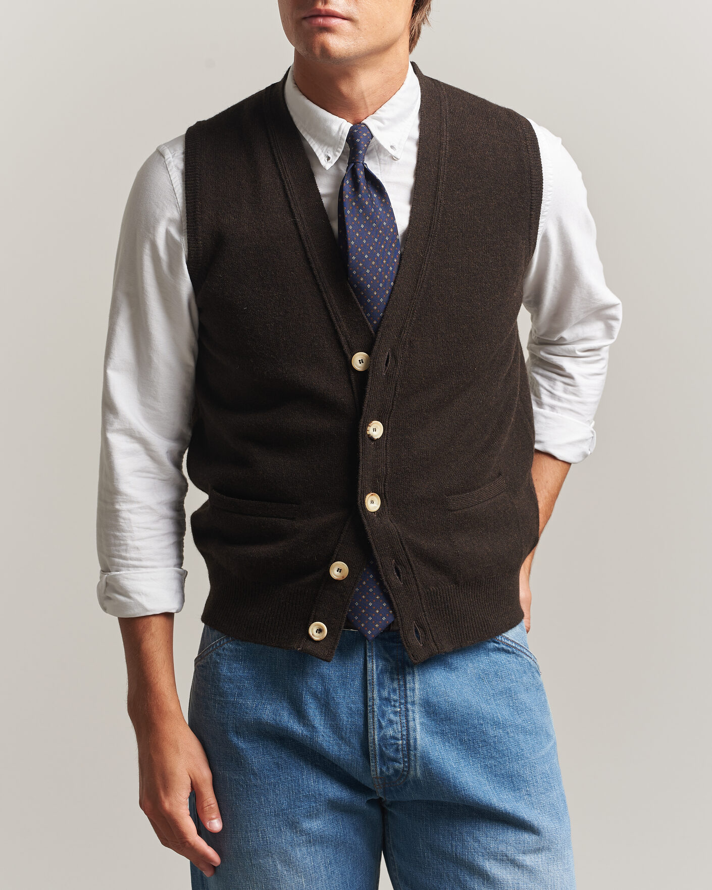 Mies | Puserot | Drake's | Lambswool Vest Cardigan Dark Brown