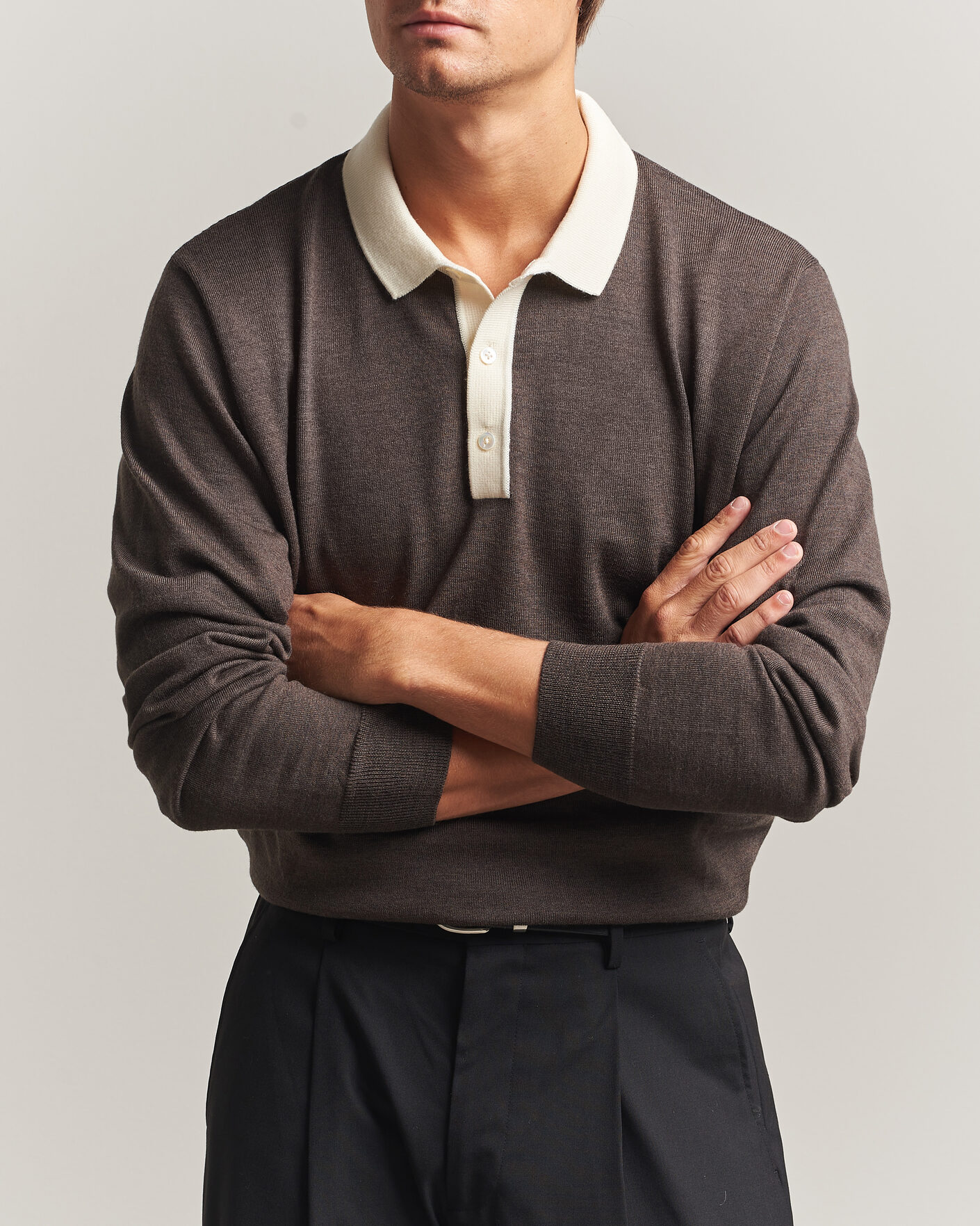 Mies | Puserot | Drake's | Solid Knitted Rugby Brown