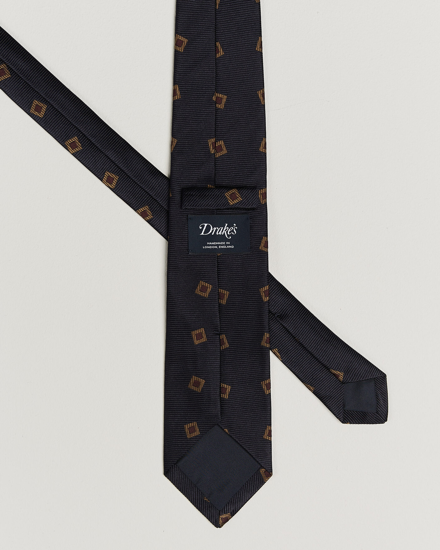 Mies | Solmiot | Drake's | Diamond Motif Silk Tie Navy/Gold/Red