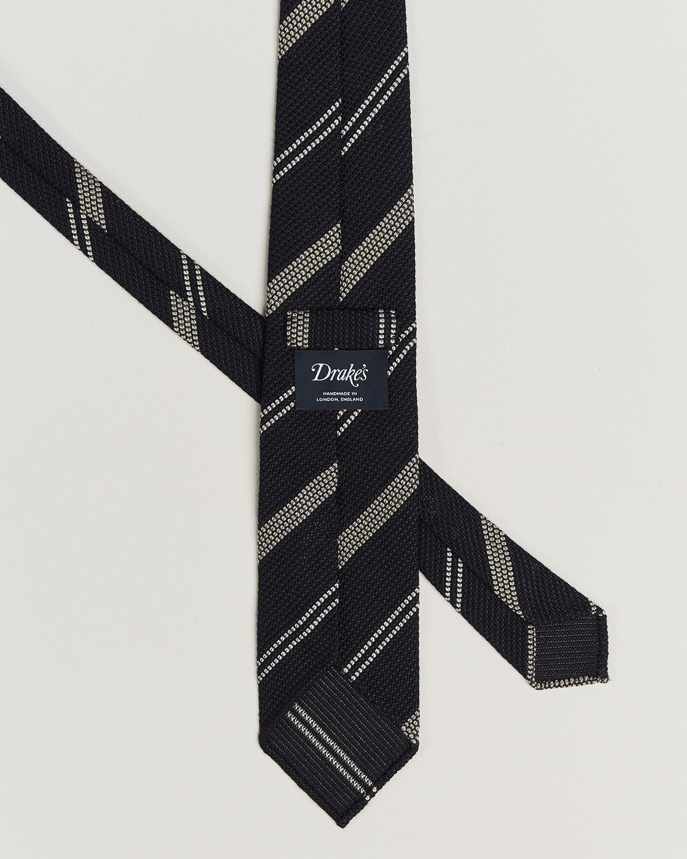 Mies | Solmiot | Drake's | Striped Grenadine Tie Navy/White
