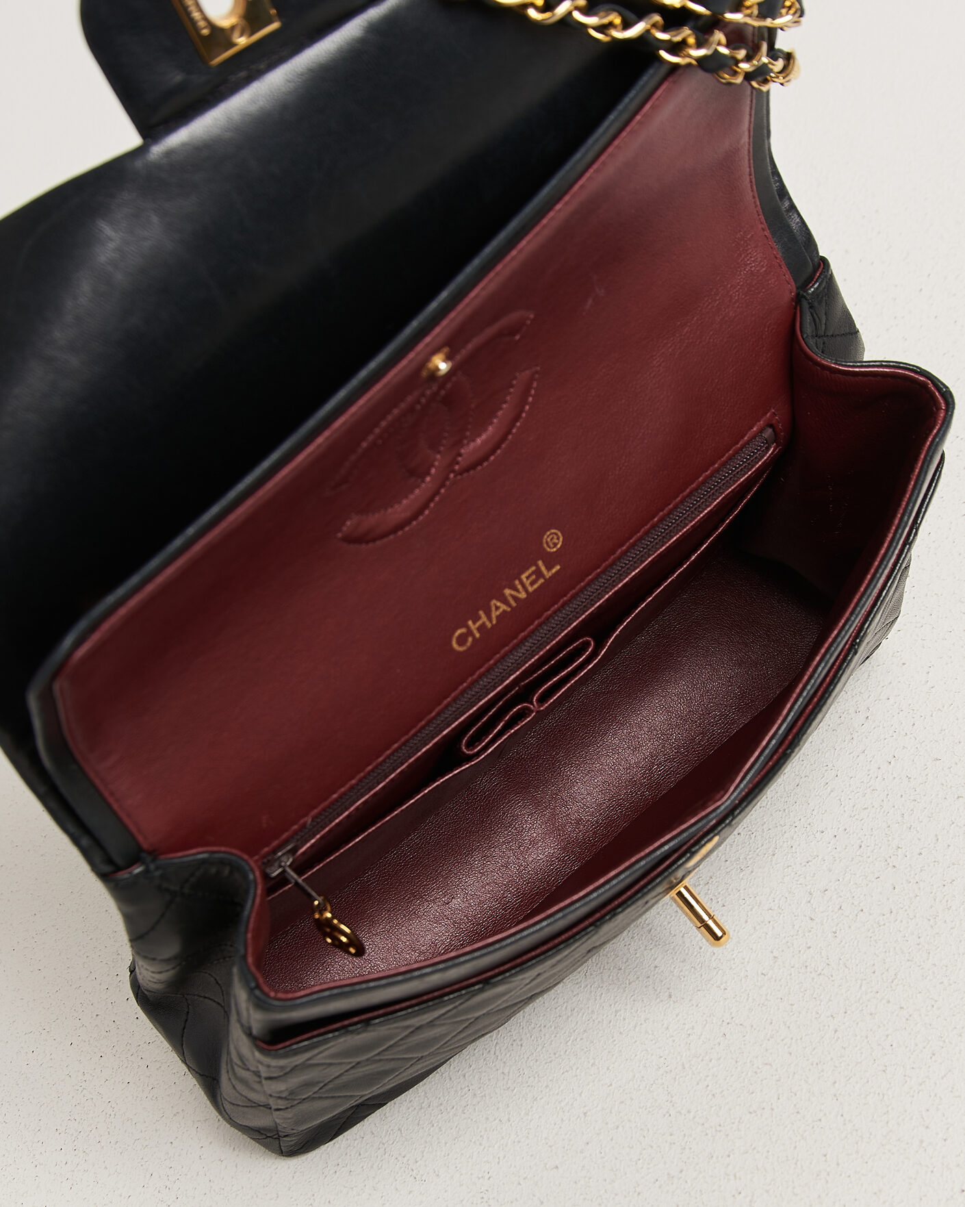 Mies | Pre-Owned & Vintage Bags | Chanel Pre-Owned | Classic Medium Square Double Flap Bag Lambskin Black