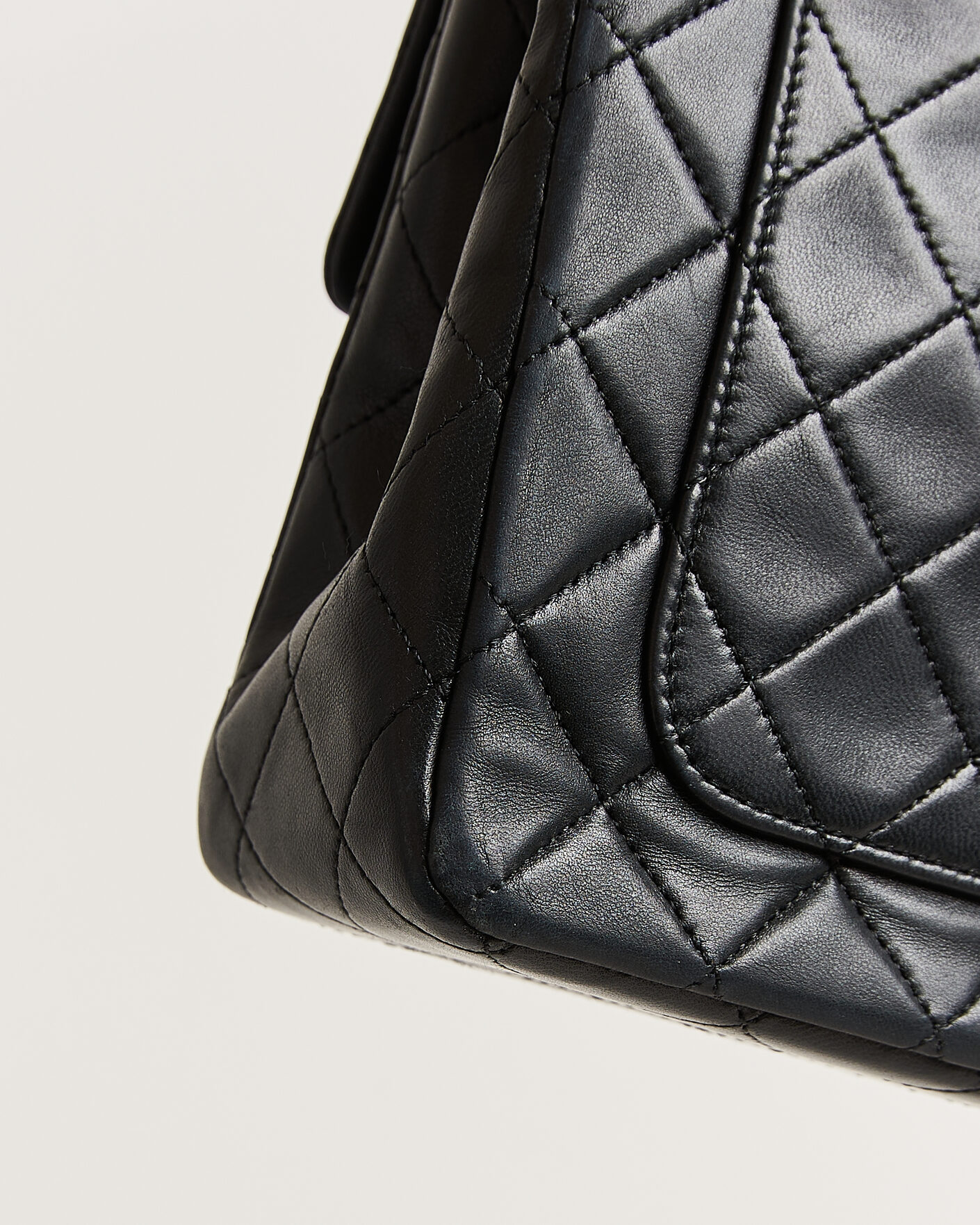 Mies | Pre-Owned & Vintage Bags | Chanel Pre-Owned | Classic Medium Square Double Flap Bag Lambskin Black