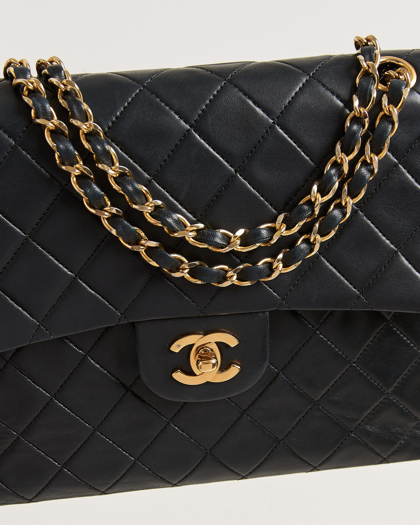 Mies | Pre-Owned & Vintage Bags | Chanel Pre-Owned | Classic Medium Square Double Flap Bag Lambskin Black