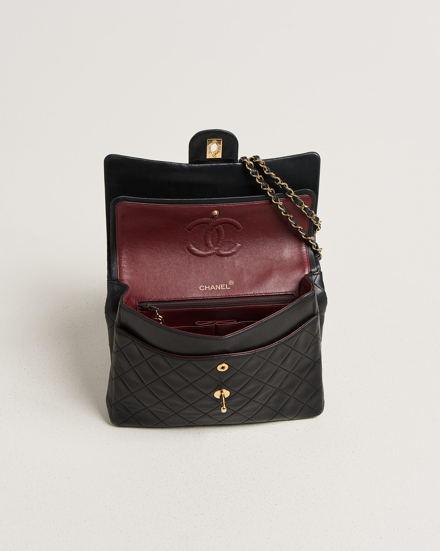 Mies | Pre-Owned & Vintage Bags | Chanel Pre-Owned | Classic Medium Square Double Flap Bag Lambskin Black