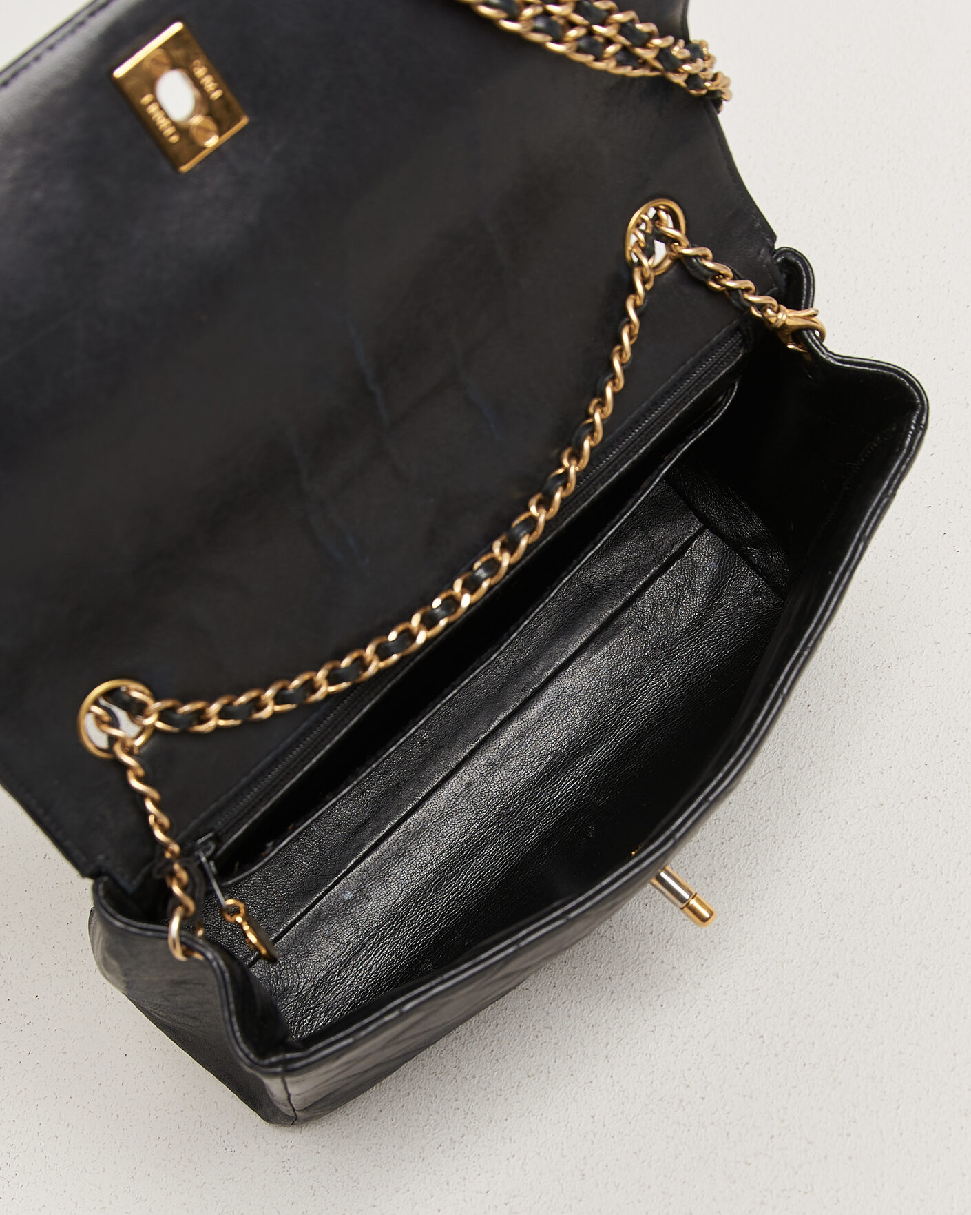 Mies | Pre-Owned & Vintage Bags | Chanel Pre-Owned | Single Flap Bag Lambskin Black