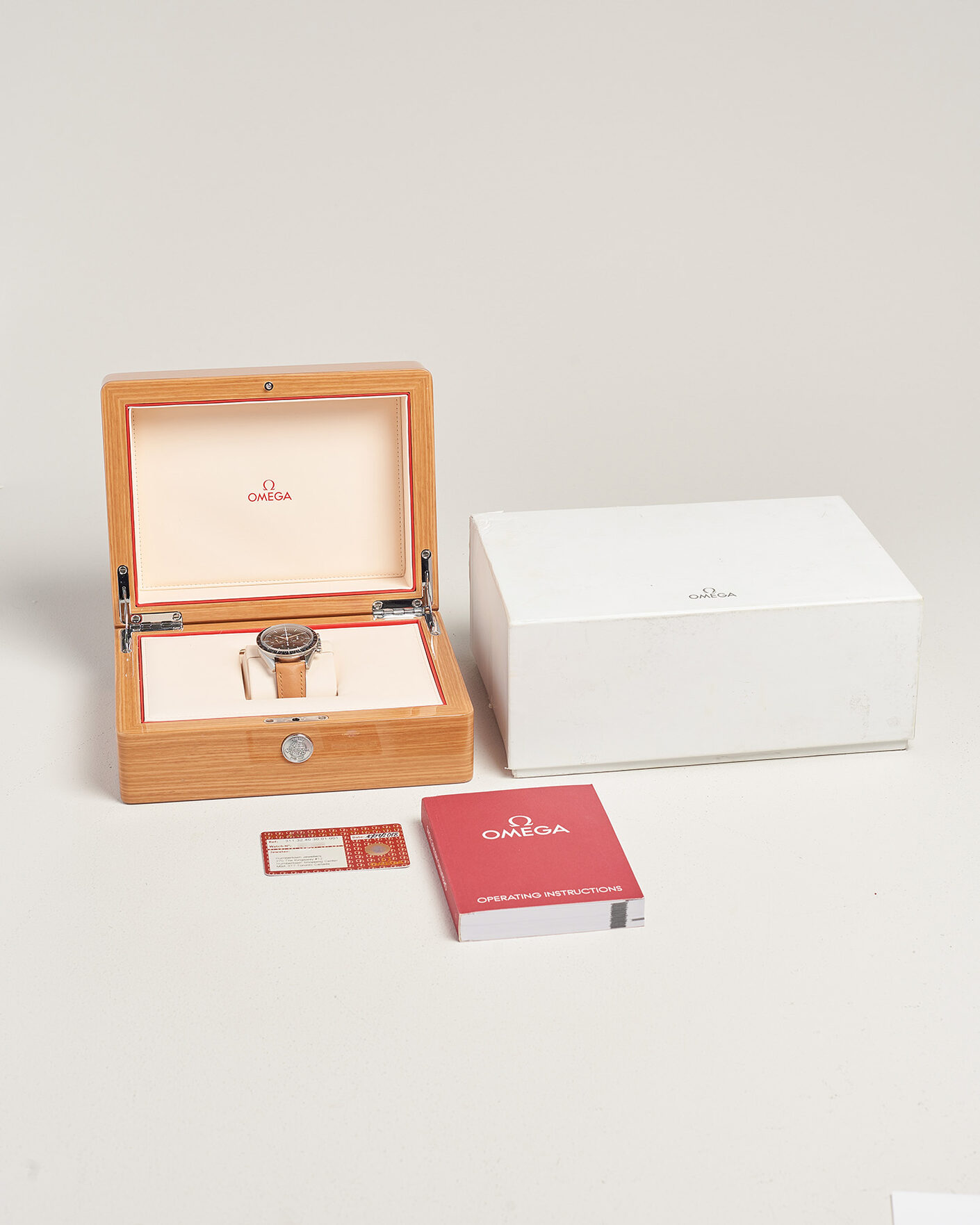 Mies | Pre-Owned & Vintage Watches | Omega Pre-Owned | First Omega in Space