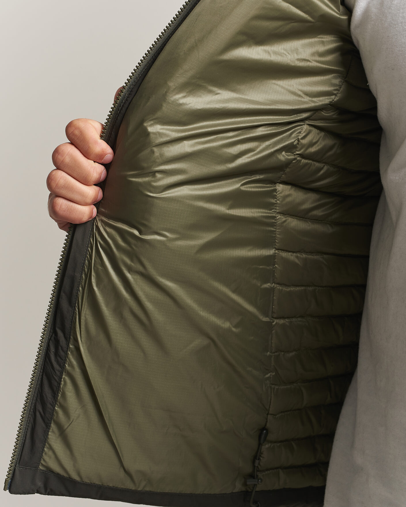 Mies | Takit | Rab | Microlight Waterproof Shield Jacket Dark Army