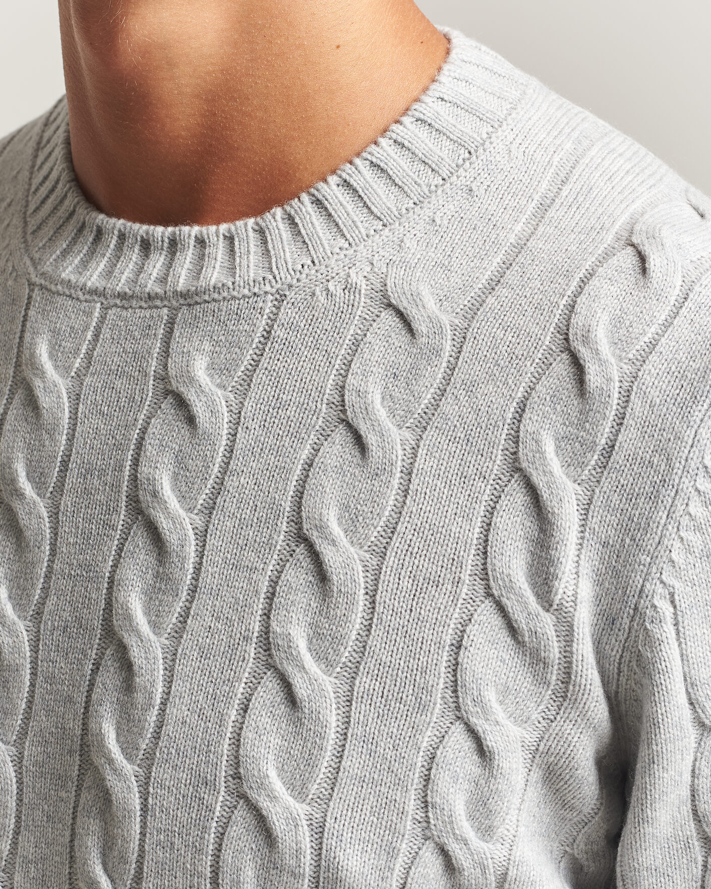 Mies | Puserot | Gran Sasso | Wool/Cashmere Cable Crew Neck Light Grey Melange