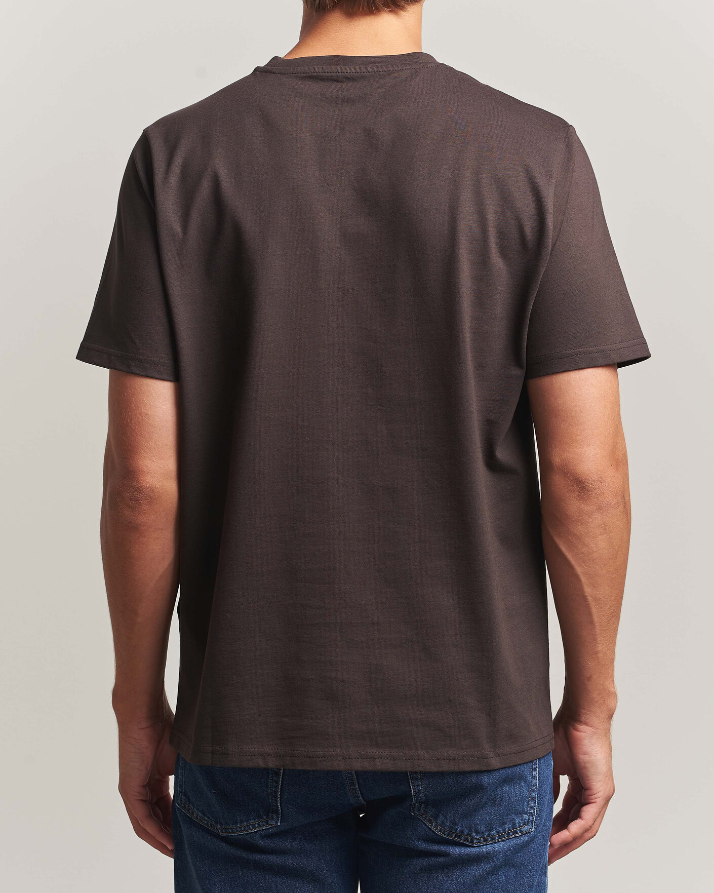 Mies | T-paidat | KnowledgeCotton Apparel | Loke Badge T-Shirt Chocolate Torte