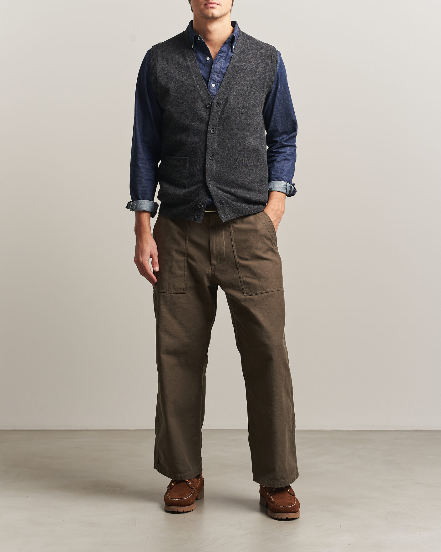 Mies | Puserot | BEAMS PLUS | Button Knit Vest Charcoal