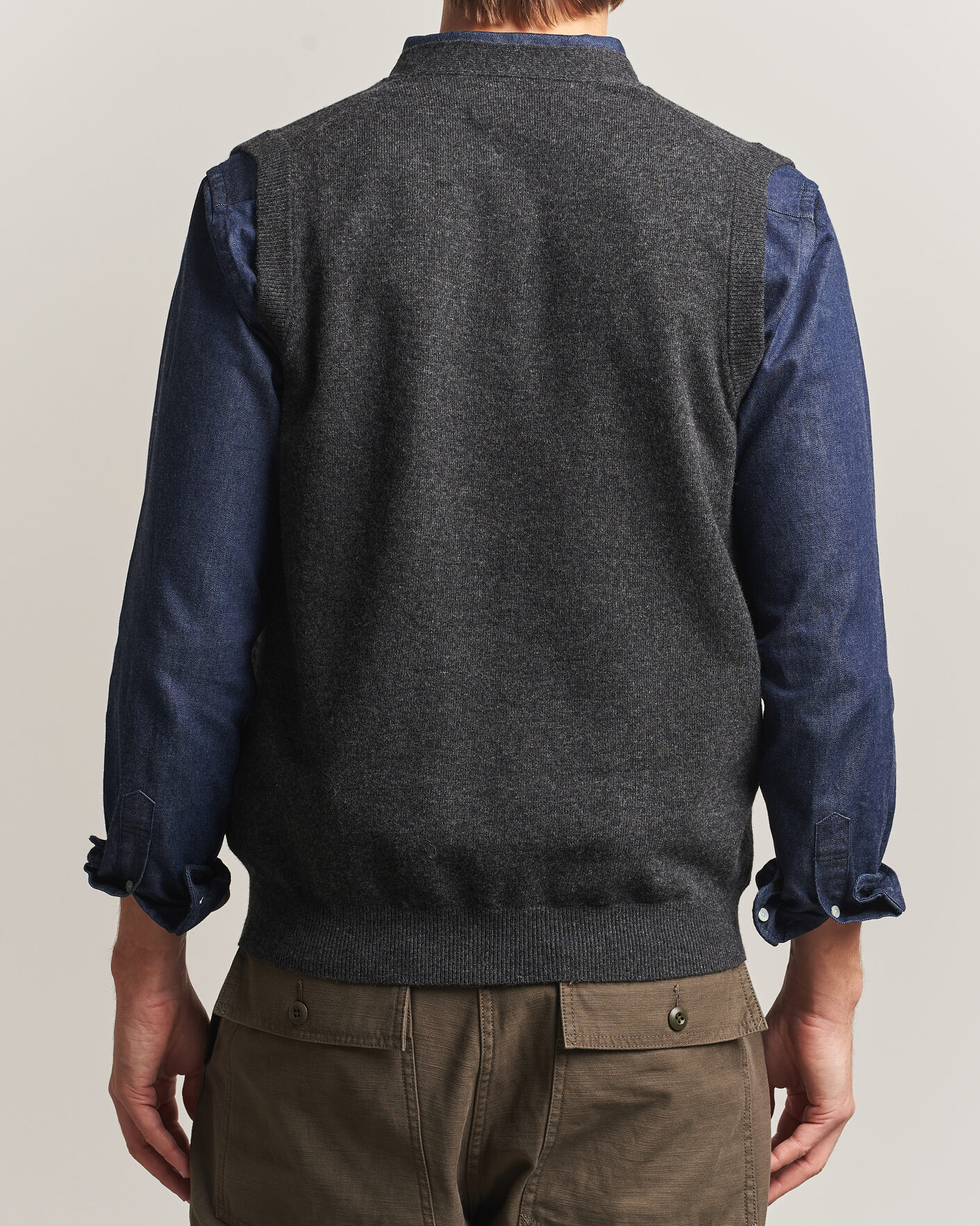 Mies | Puserot | BEAMS PLUS | Button Knit Vest Charcoal