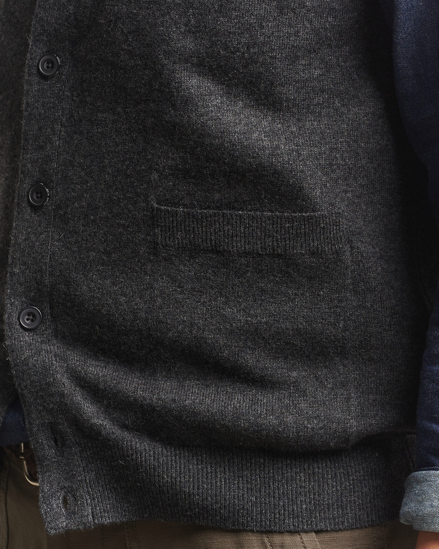 Mies | Puserot | BEAMS PLUS | Button Knit Vest Charcoal