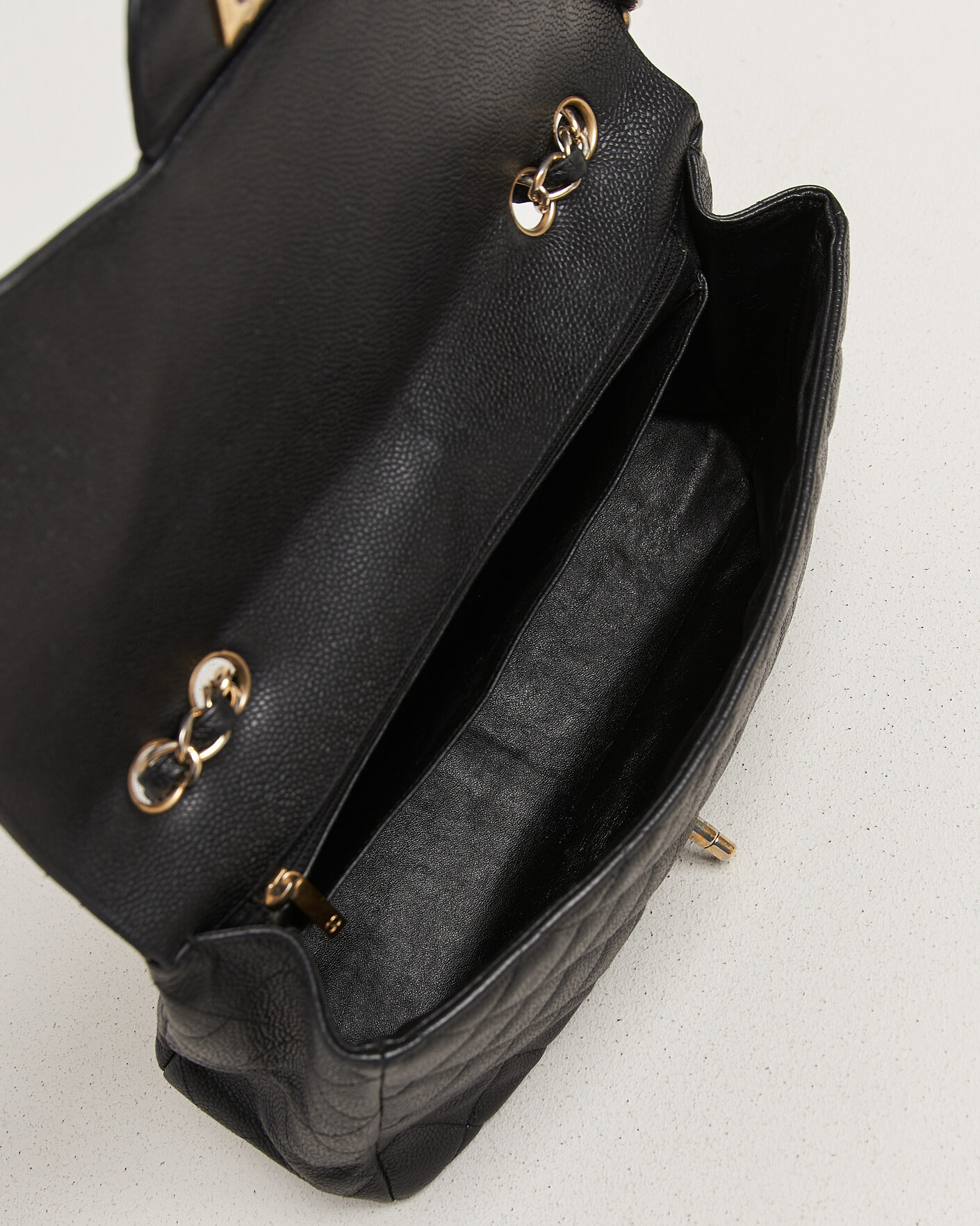 Mies | Pre-Owned & Vintage Bags | Chanel Pre-Owned | Classic Jumbo Single Flap Bag Caviar Black