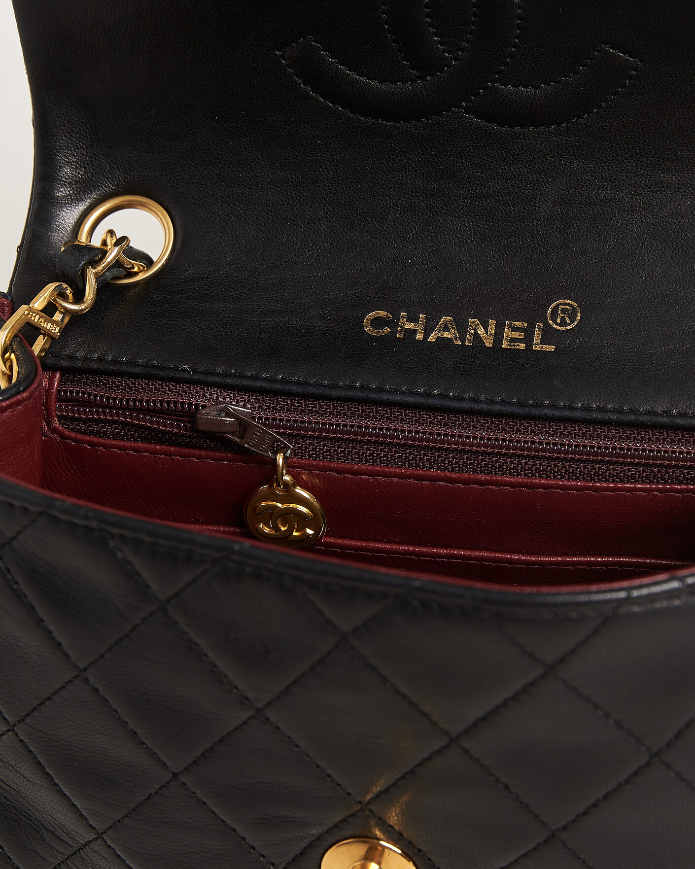 Mies | Pre-Owned & Vintage Bags | Chanel Pre-Owned | Classic Mini Square Single Flap Bag Lambskin Black