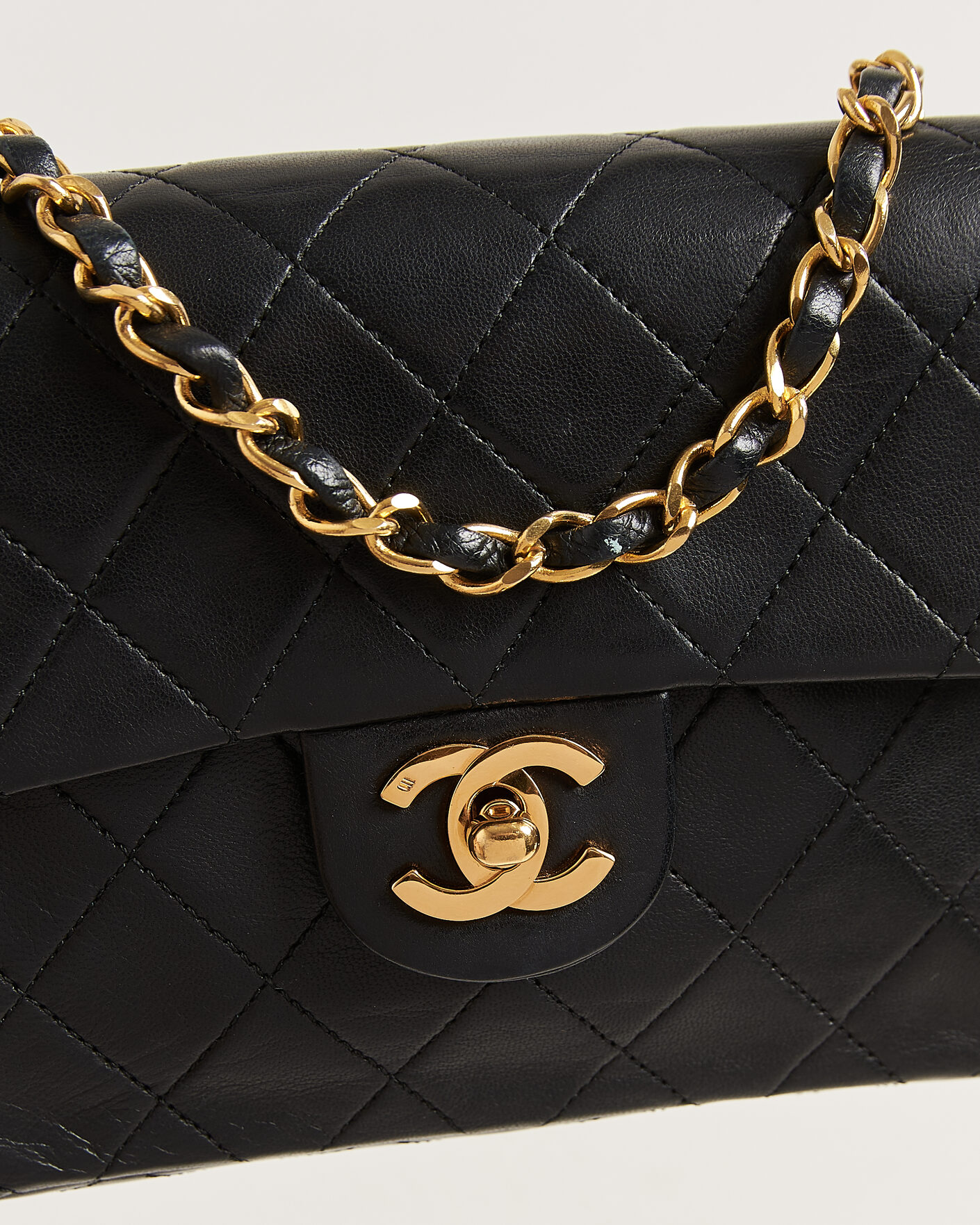 Mies | Pre-Owned & Vintage Bags | Chanel Pre-Owned | Classic Mini Square Single Flap Bag Lambskin Black