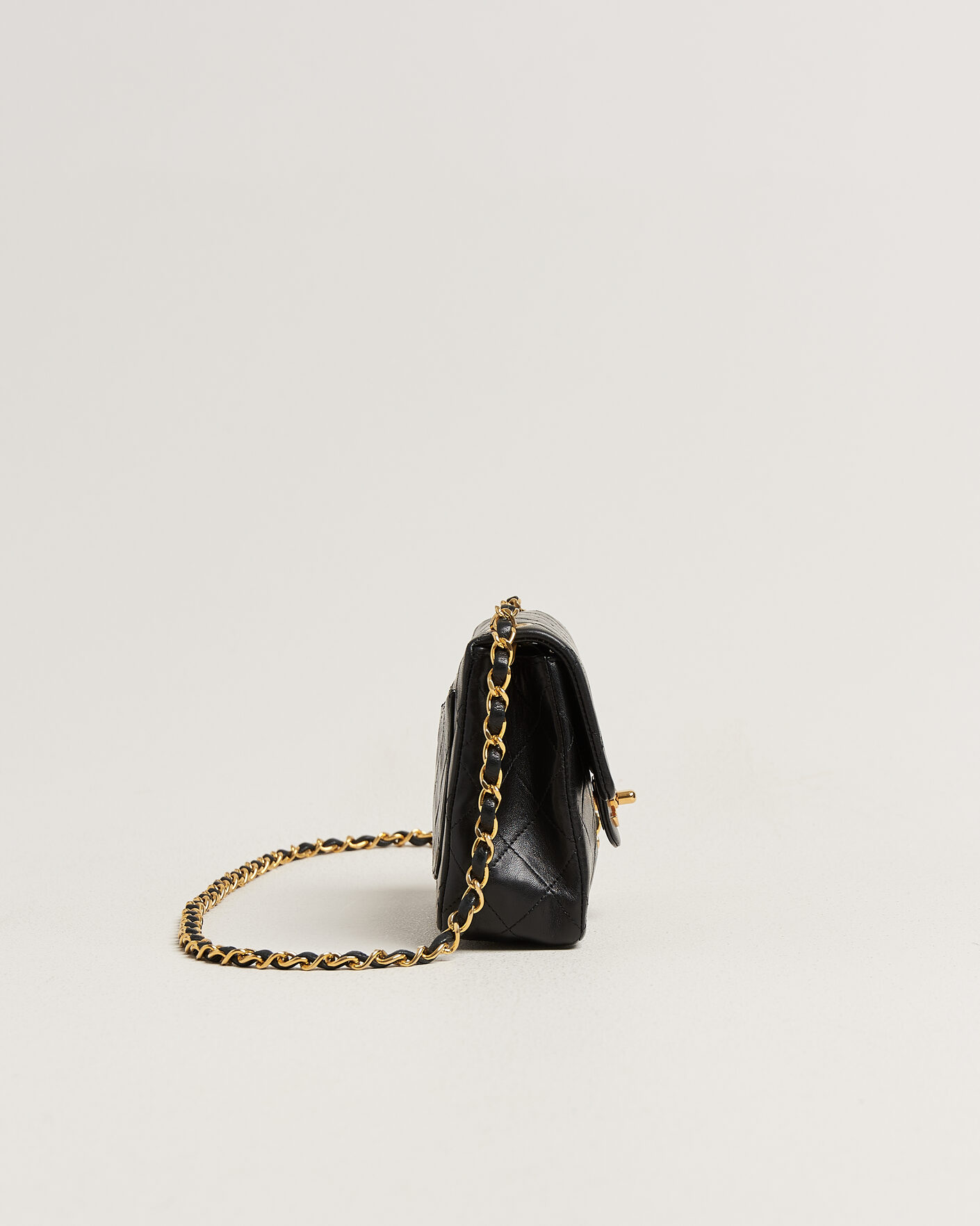 Mies | Pre-Owned & Vintage Bags | Chanel Pre-Owned | Classic Mini Square Single Flap Bag Lambskin Black