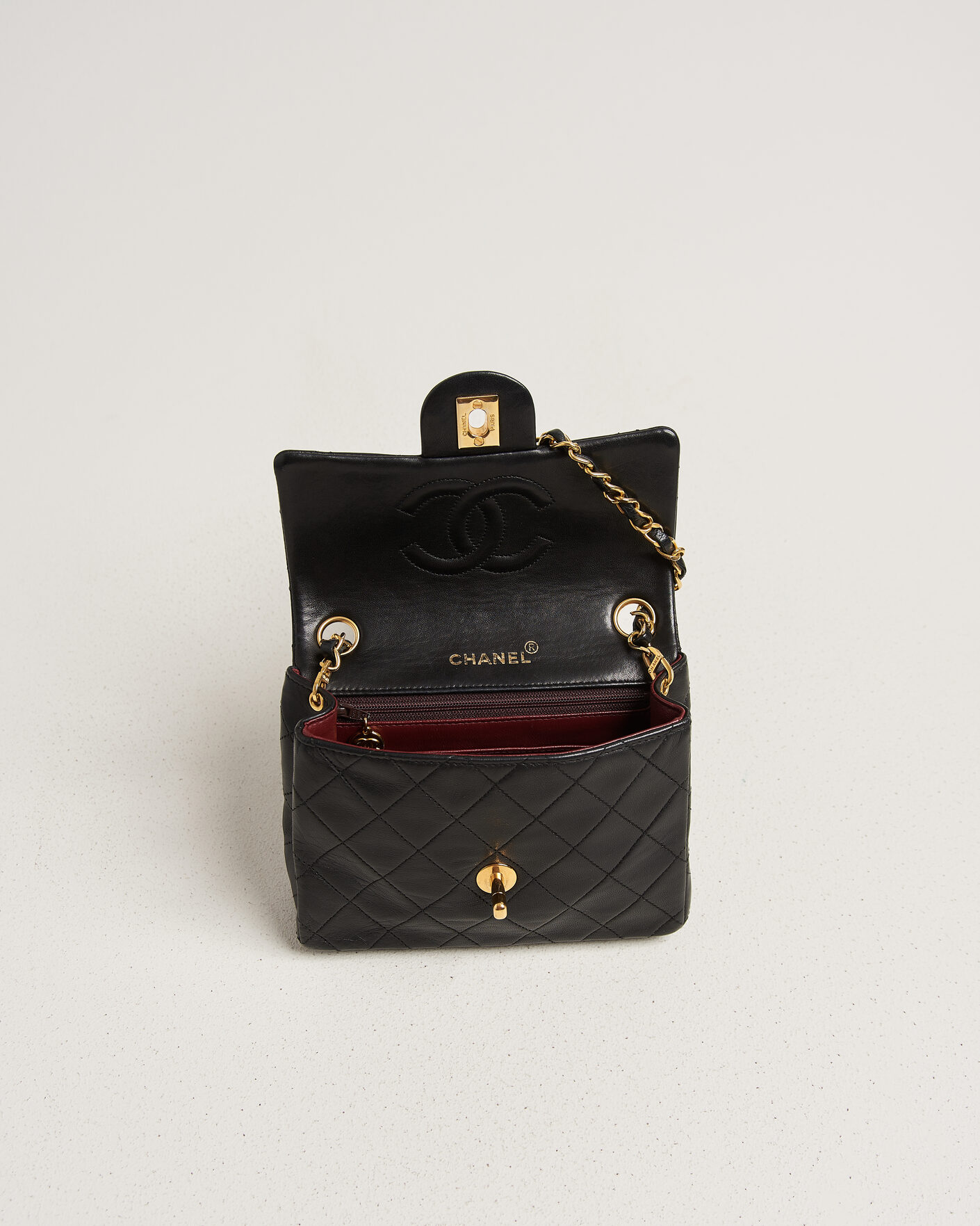 Mies | Pre-Owned & Vintage Bags | Chanel Pre-Owned | Classic Mini Square Single Flap Bag Lambskin Black